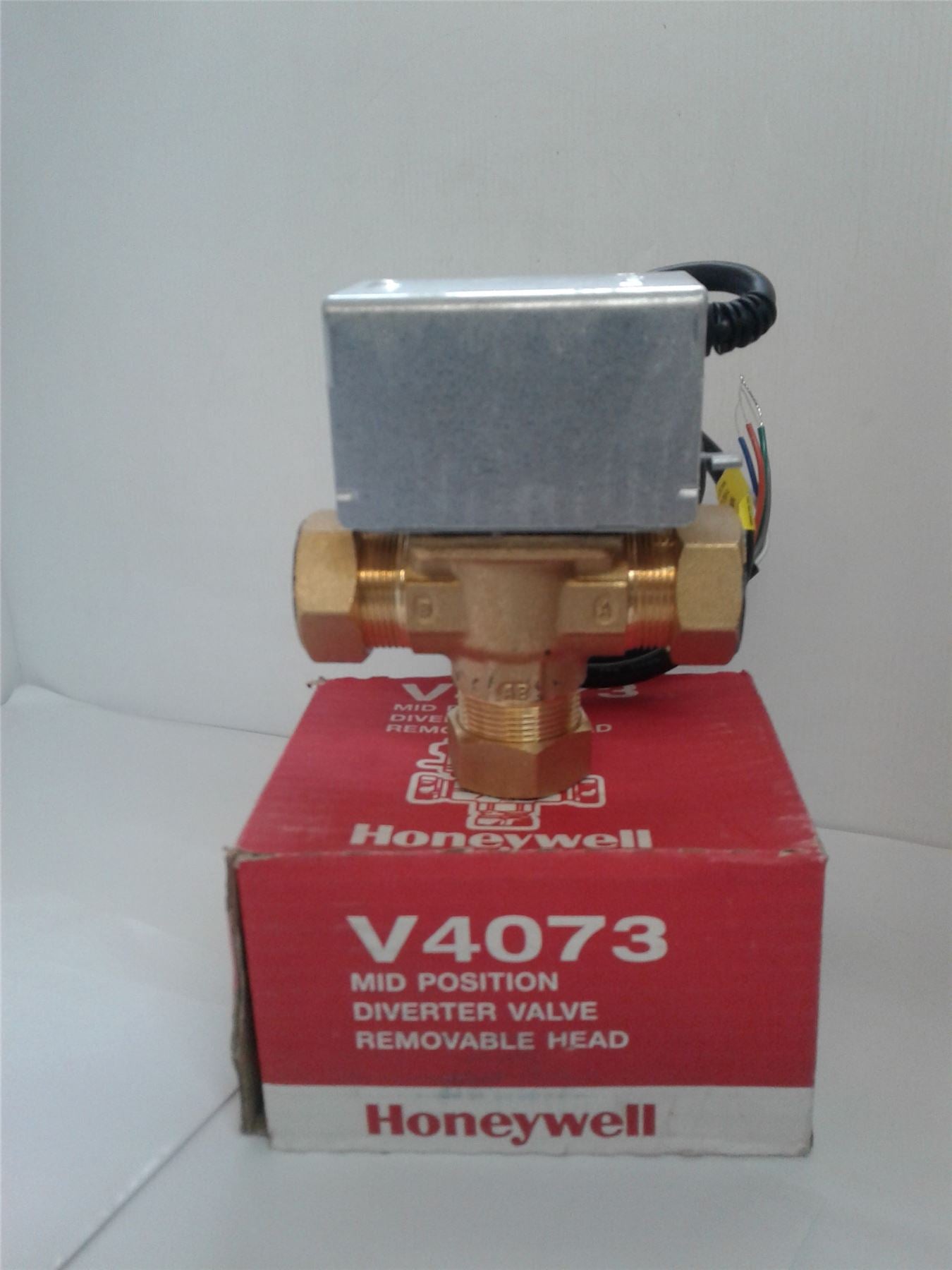NEW Honeywell 3 Port 28mm Zone Valve Diverter Valve V4073A1088/U