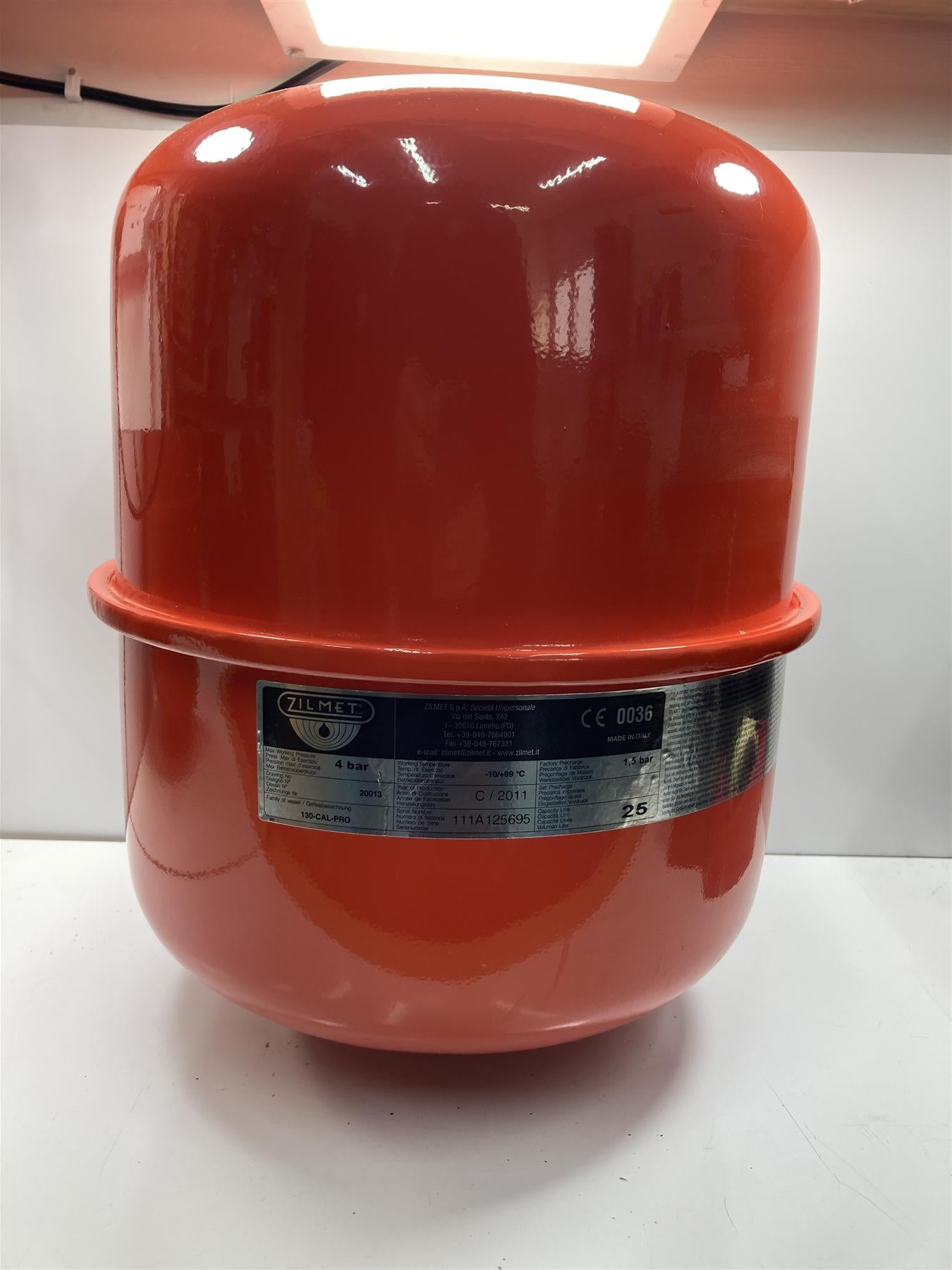 Zilmet Heating Expansion Vessels25 Litre with Free Wall Bracket