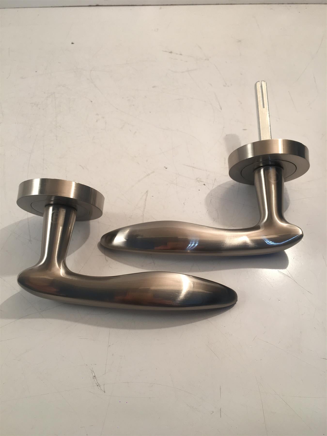 Fortessa FCOSWI-SN Swish Lever Handle on Rose. Satin Nickel Plate