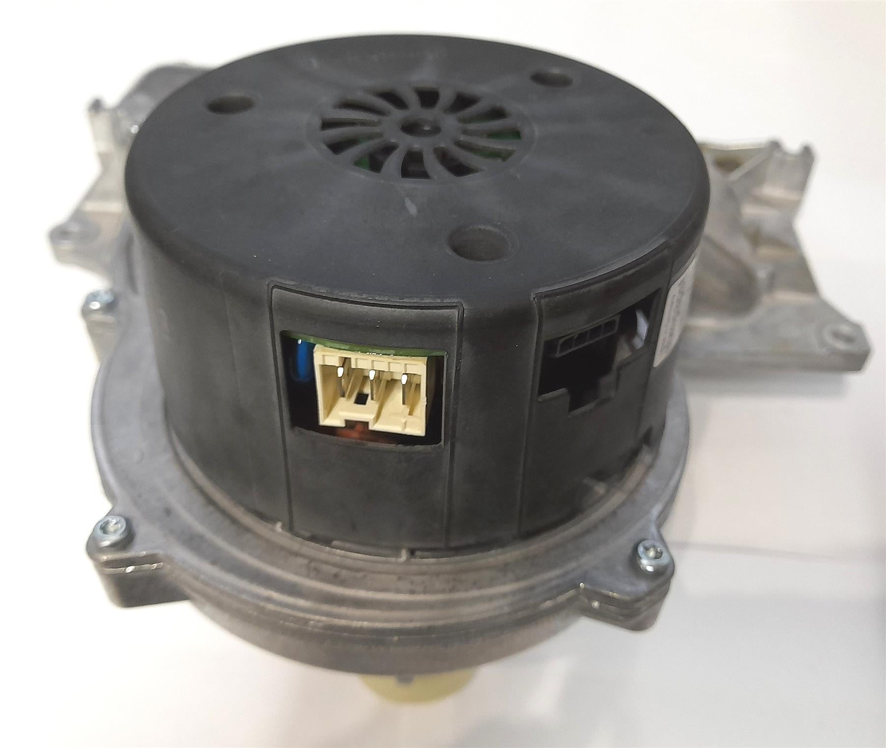 VAILLANT ECOFIT PURE BOILER FAN 0020195457