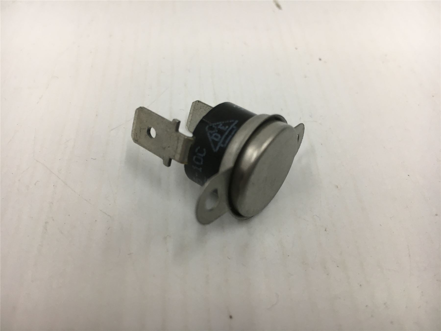 NEW HALSTEAD THERMOSTAT J9538 L85-10C 851011