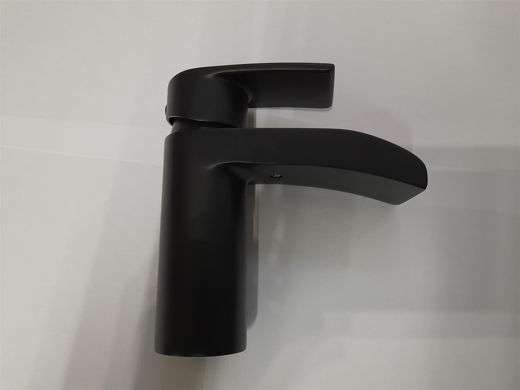 Eastbrook Aston Black Mono Basin Tap with Waste