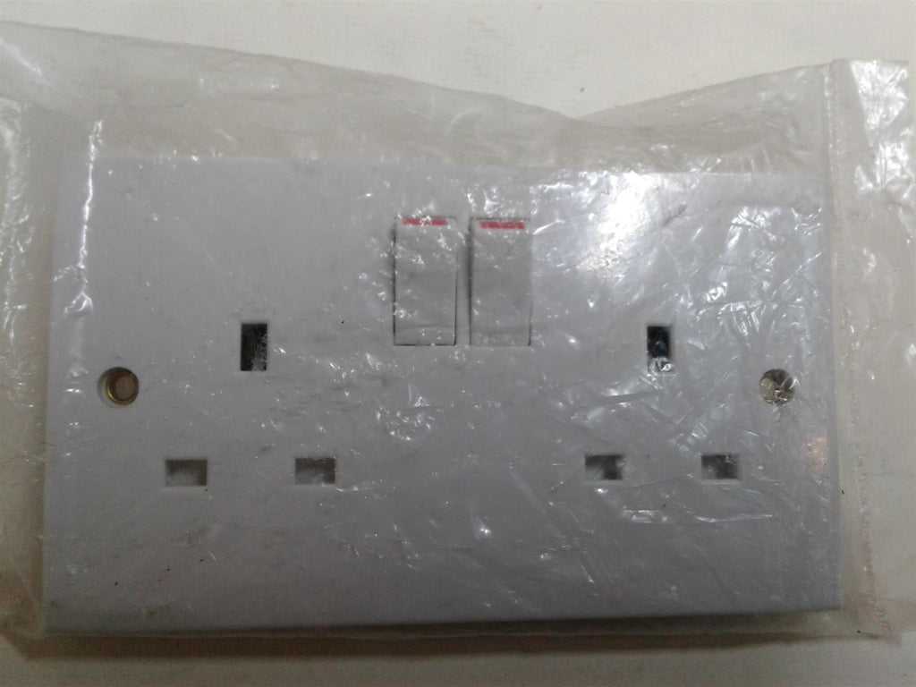 NEW BG ELECTRIC 13A 2 GANG DOUBLE SWITCHED SOCKET 922DP WHITE
