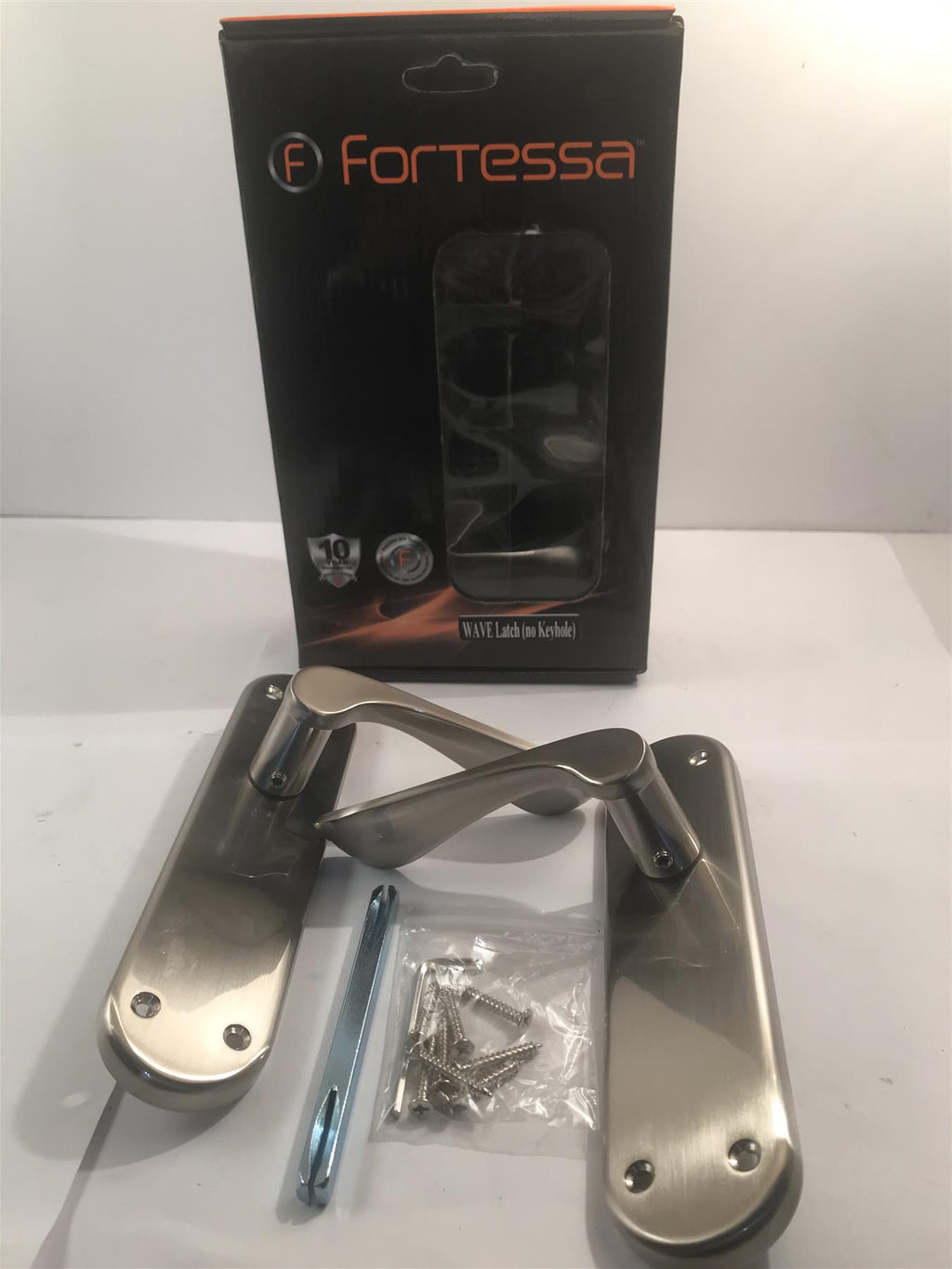 Fortessa FLATWAV-SN Wave Latch on Back Plate (no key) Satin Chrome