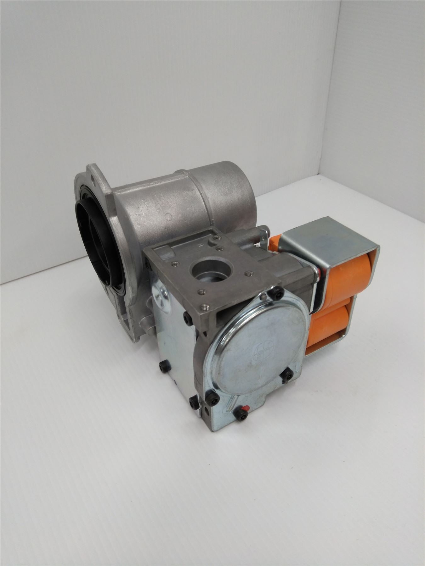 NEW VAILLANT ECOTEC PRO 24 GAS VALVE  0020146731