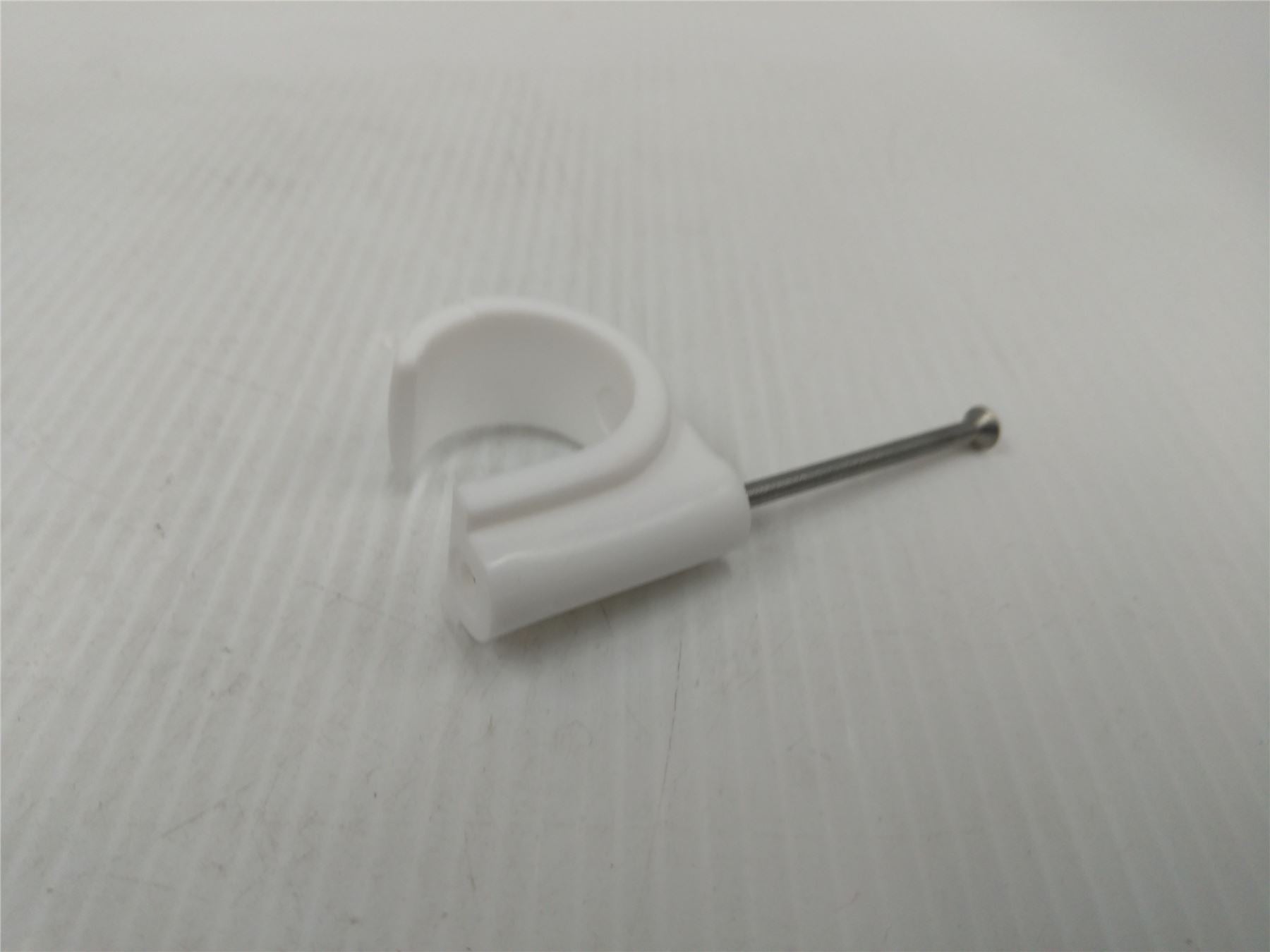 NEW FM PRODUCTS 22mm MASONRY NAIL PIPE CLIP WHITE M102 - BOX OF 100