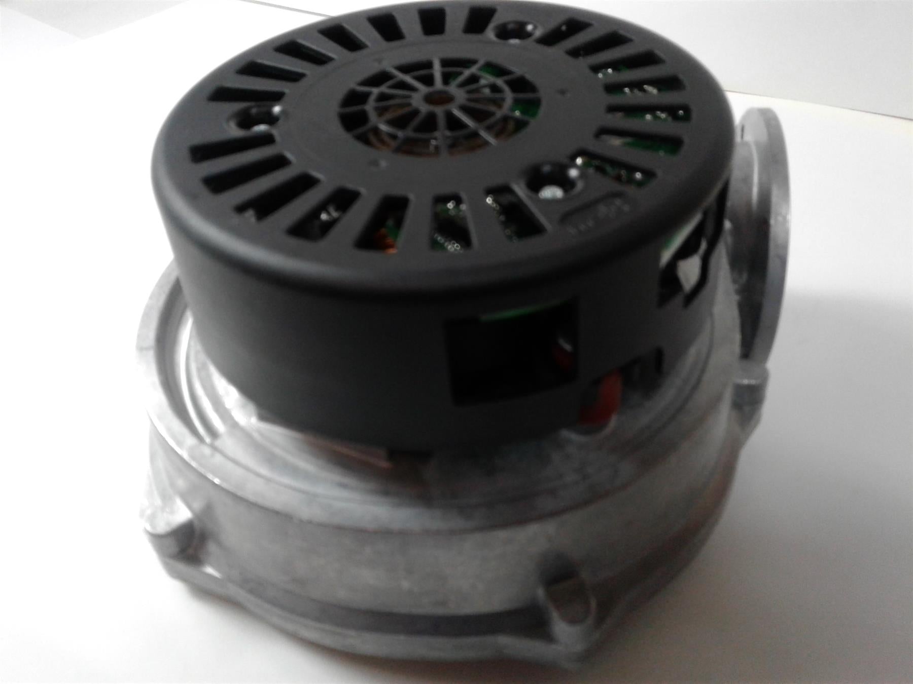 NEW VAILLANT 0020035220 FAN