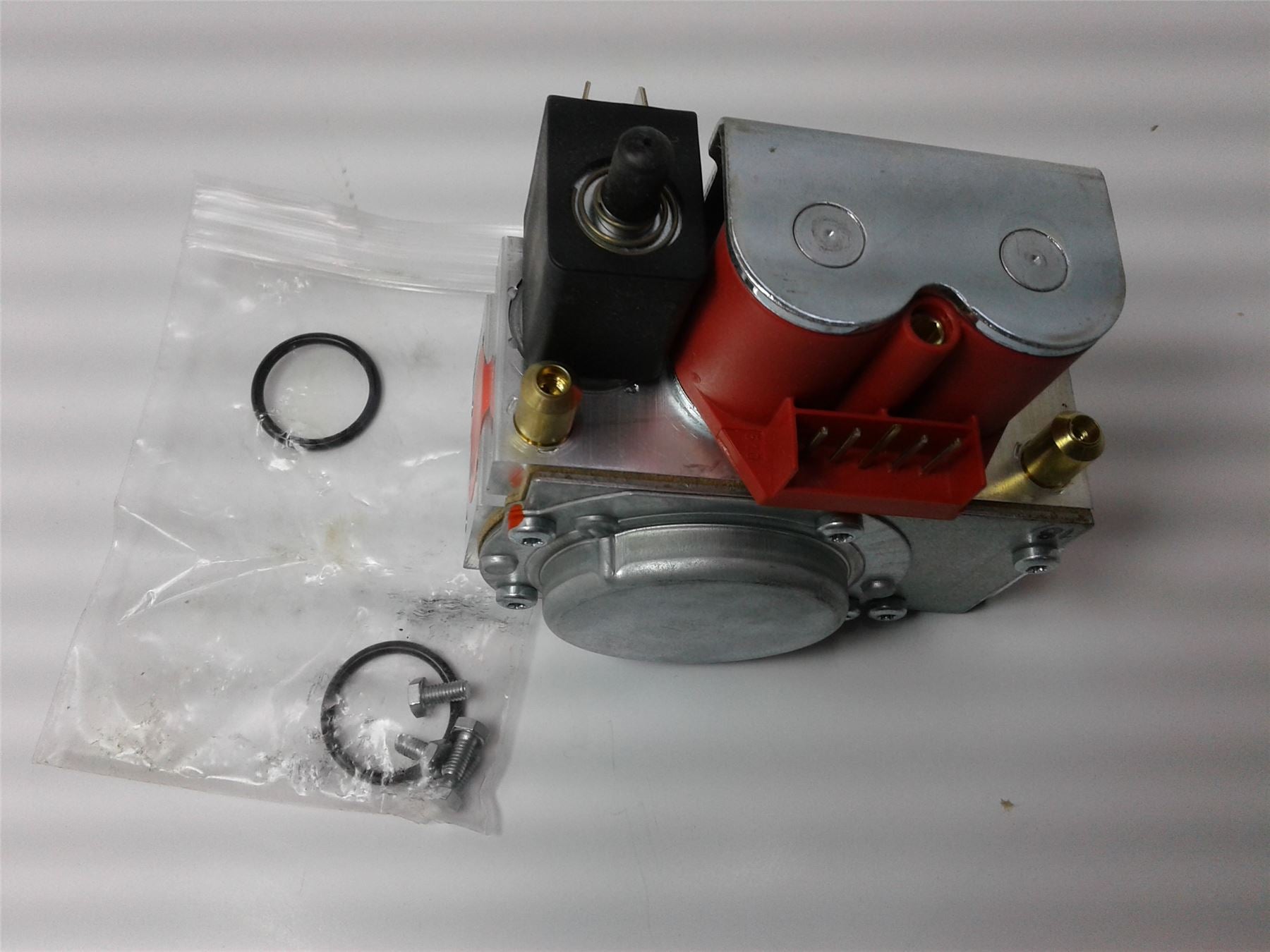 NEW WORCESTER 87161567660 GAS VALVE 28I DUNGS BRAND