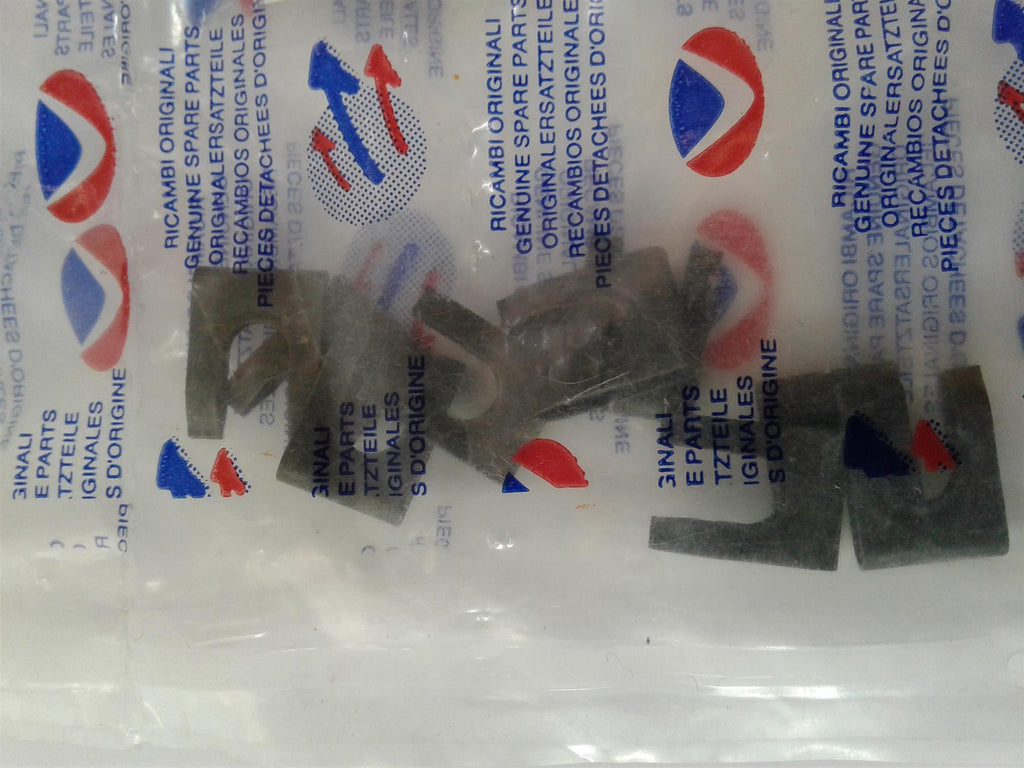 NEW ARISTON CHAFFOTEAUX HEAT EXCHANGER PIPE CLIPS (PKT 10) 61002406