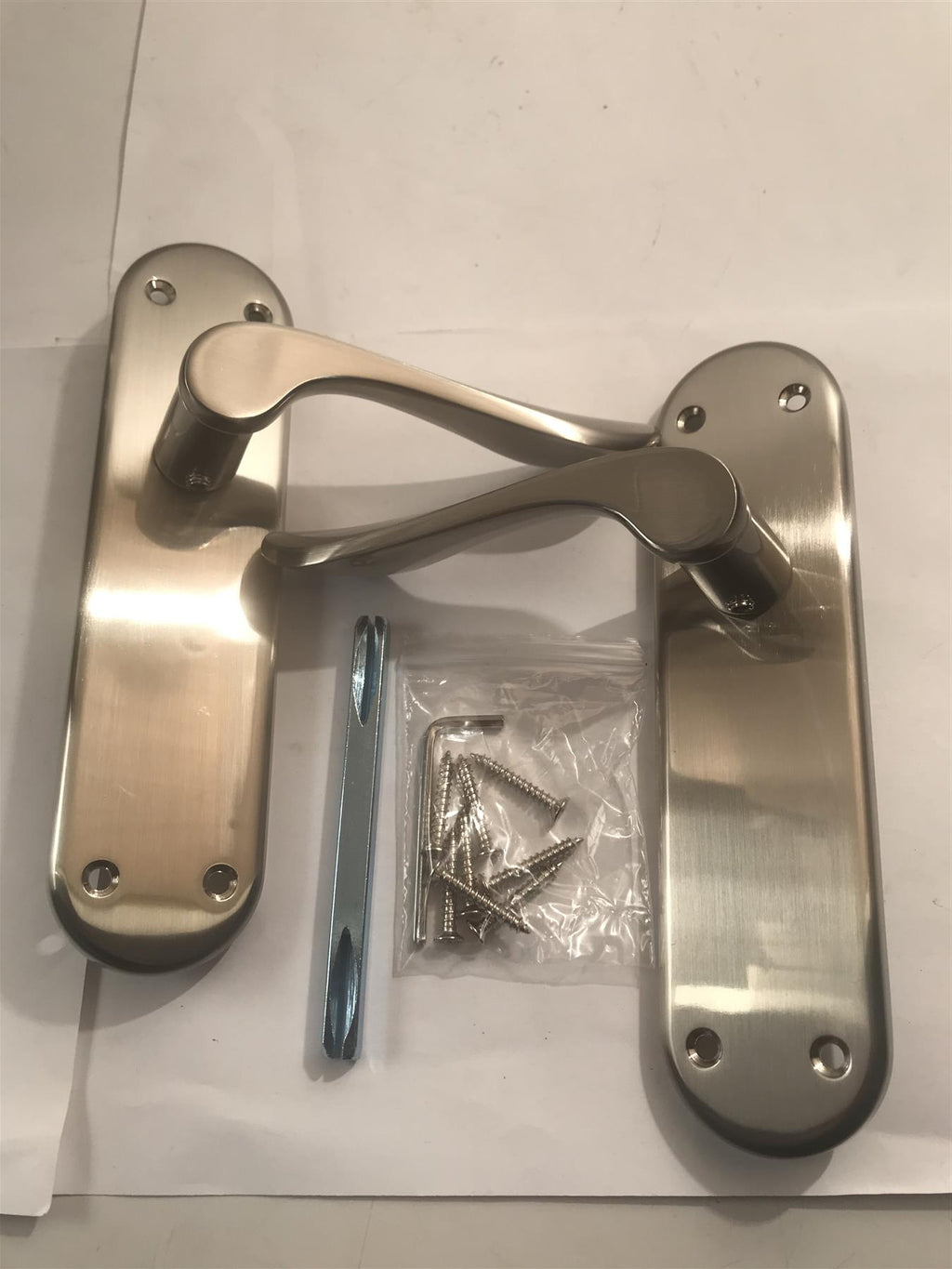 Fortessa FLATWAV-SN Wave Latch on Back Plate (no key) Satin Chrome