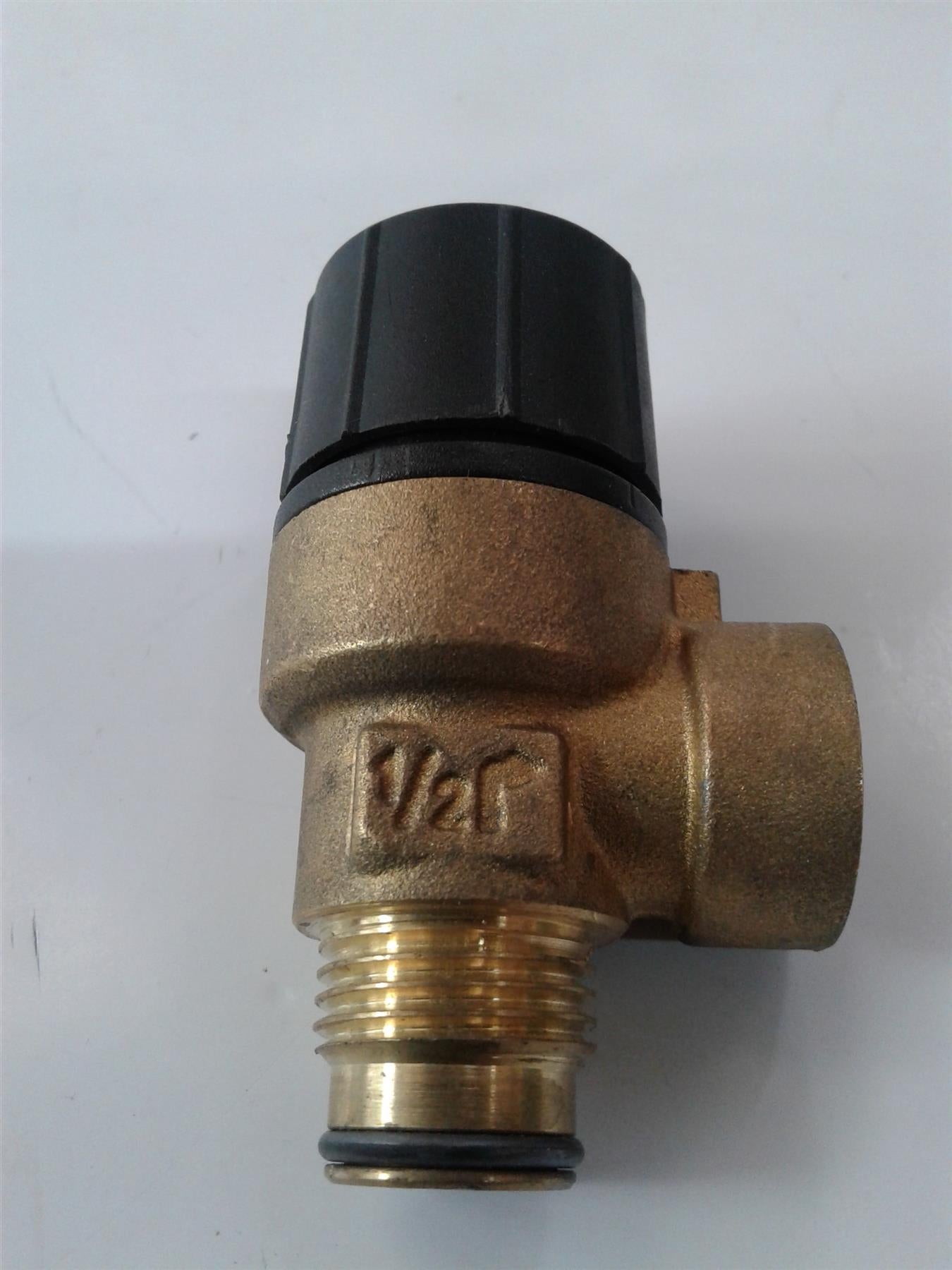 NEW 3 BAR 1/2"MBPS X FBSP PRESSURE RELIEF VALVE WITH GAUGE PORT