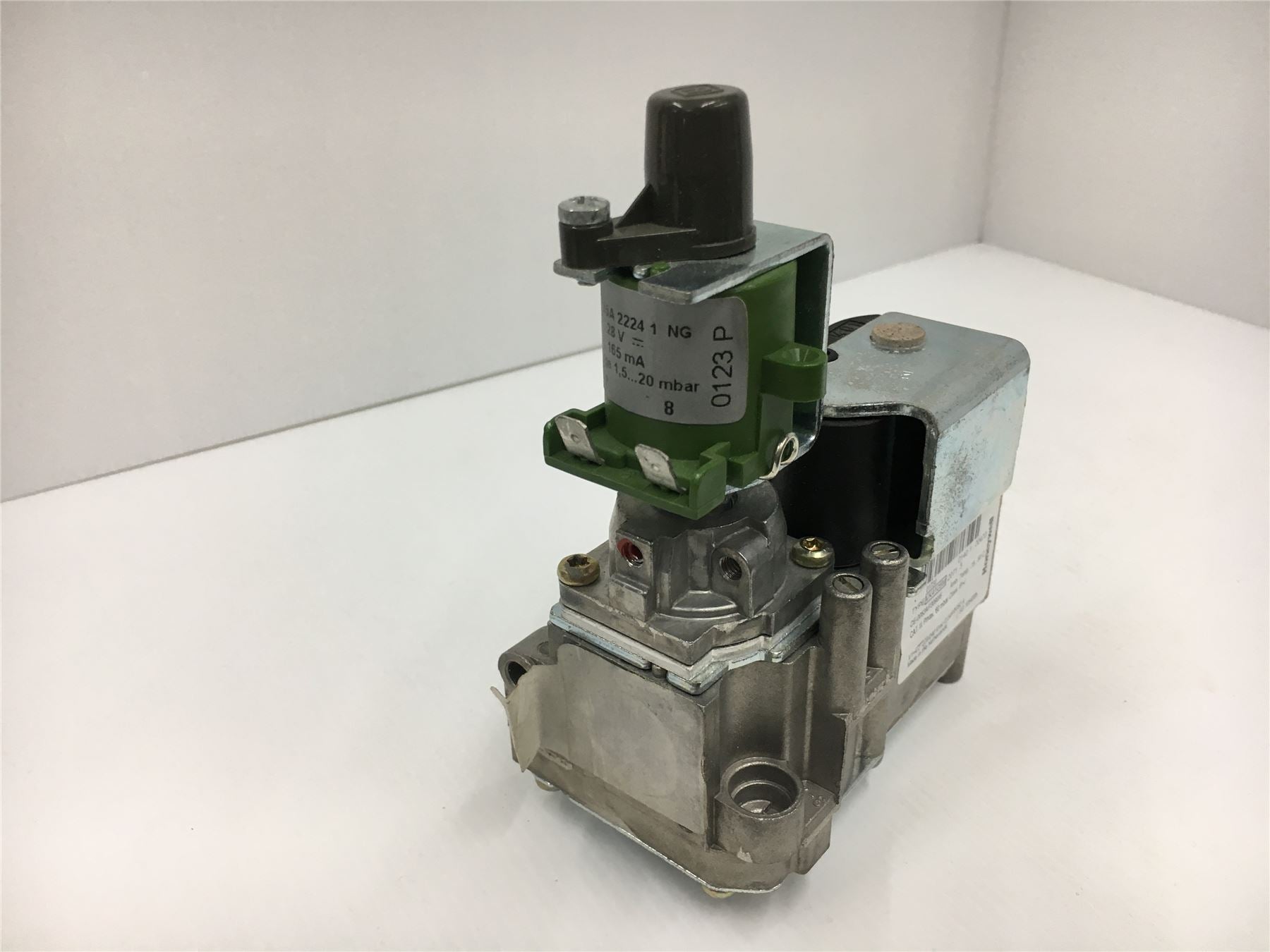 NEW Saunier Duval Gas Valve VK4105M2071 05719900
