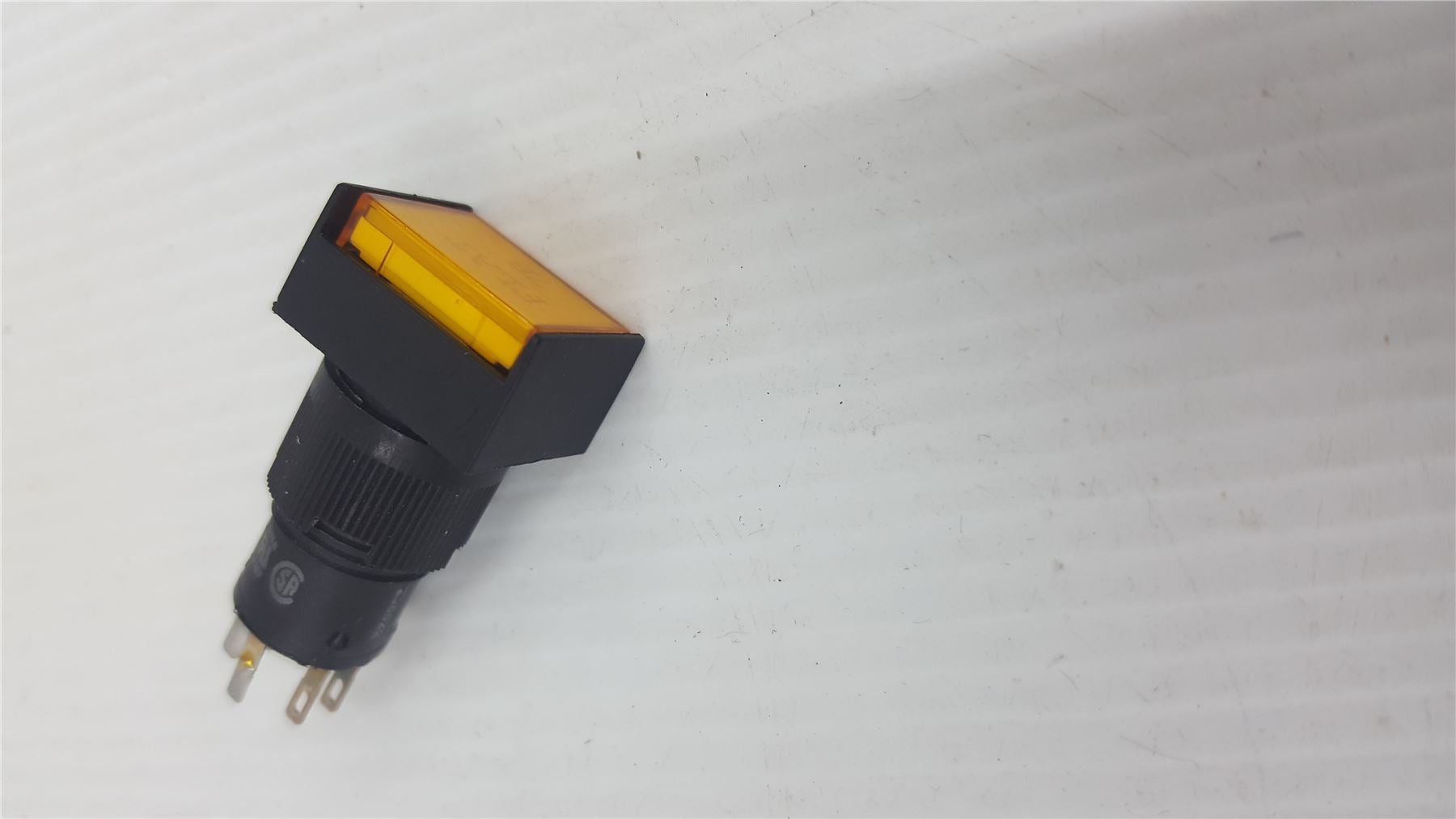 NEW OMRON INDUSTRIAL AUTOMATION PUSHBUTTON SWITCH YELLOW A3CA-7011