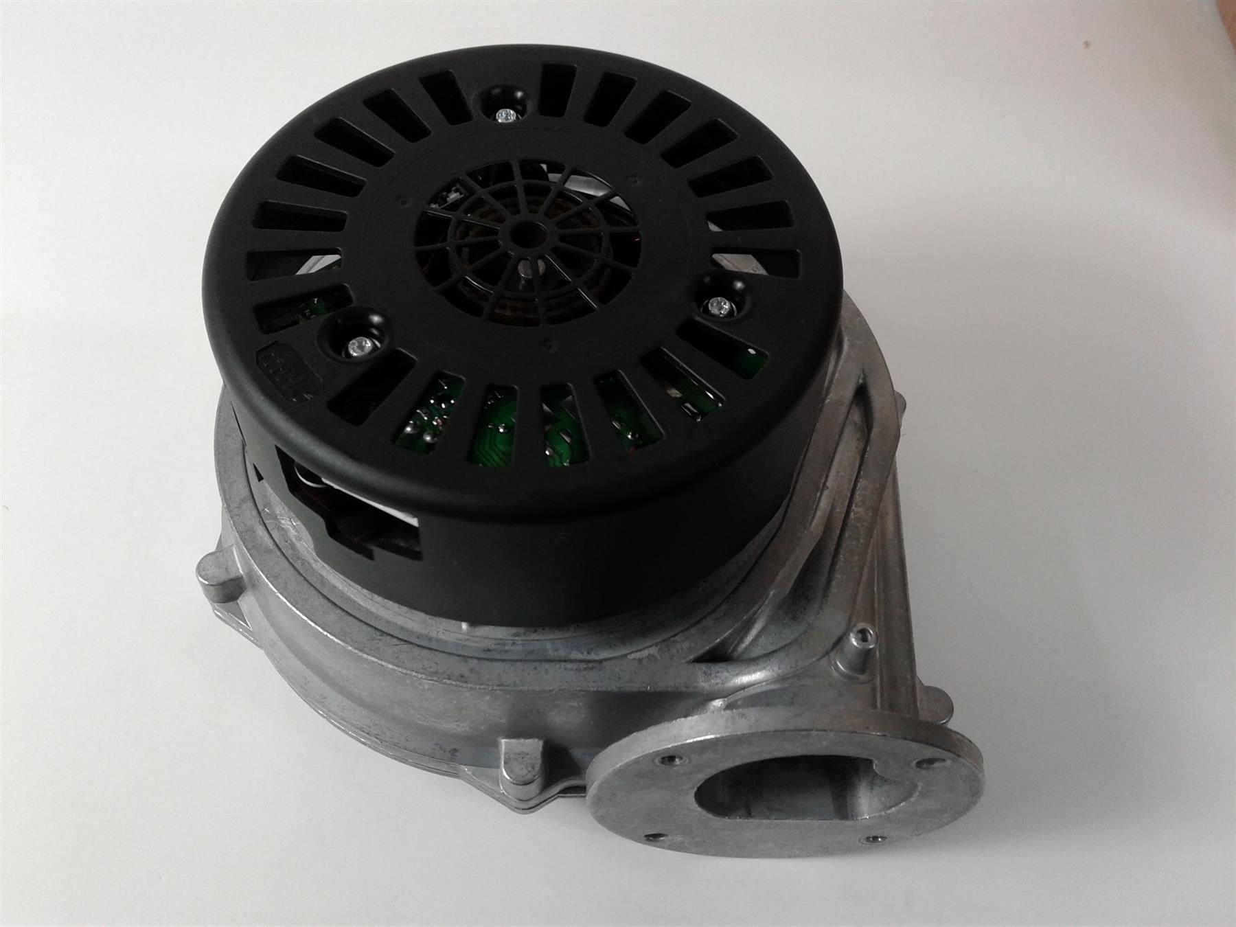 NEW VAILLANT 0020035220 FAN