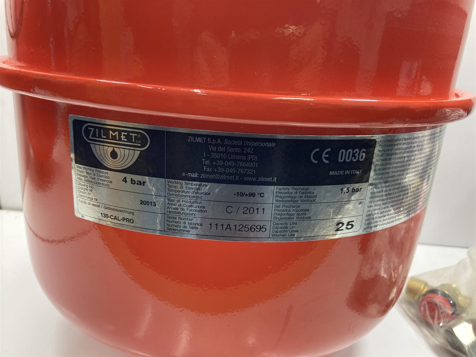 Zilmet Heating Expansion Vessels25 Litre with Free Wall Bracket