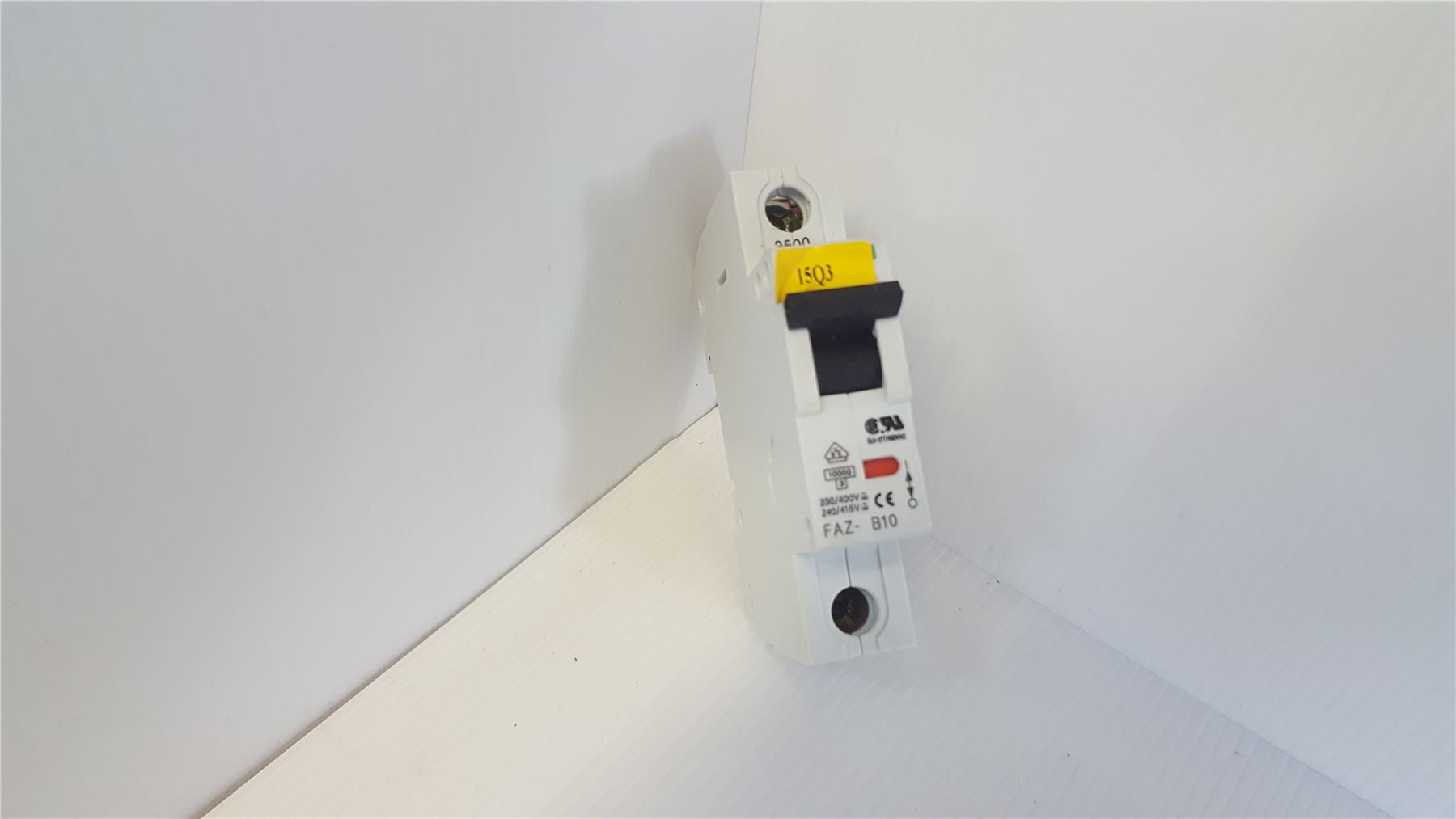 FAZ-B10 Circuit Breaker  15Q3