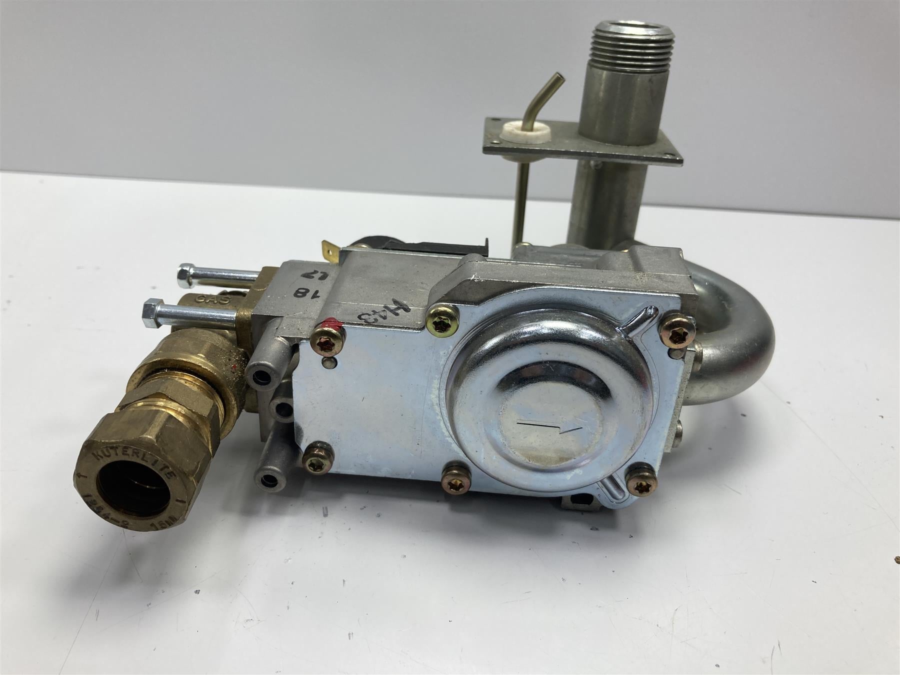 Honeywell VK4115V Gas Valve 1.011846 - 462273