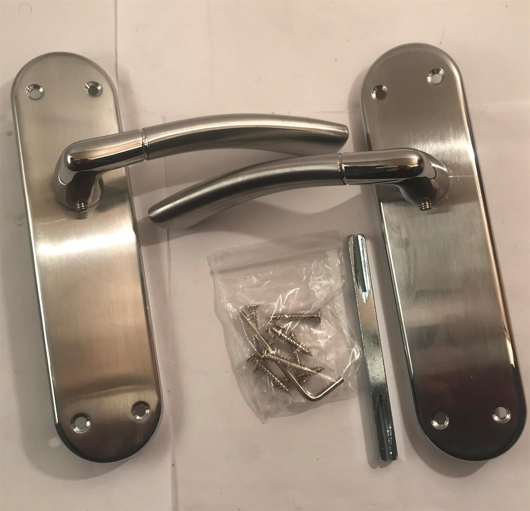 Fortessa FLATAMA-SPC Amalfi Latch on Backplate Satin/Polished Chrome