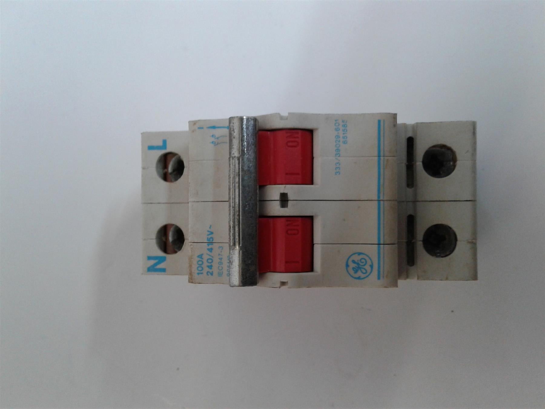 General Electric 333/39029-601 100Amp Main Switch 651585