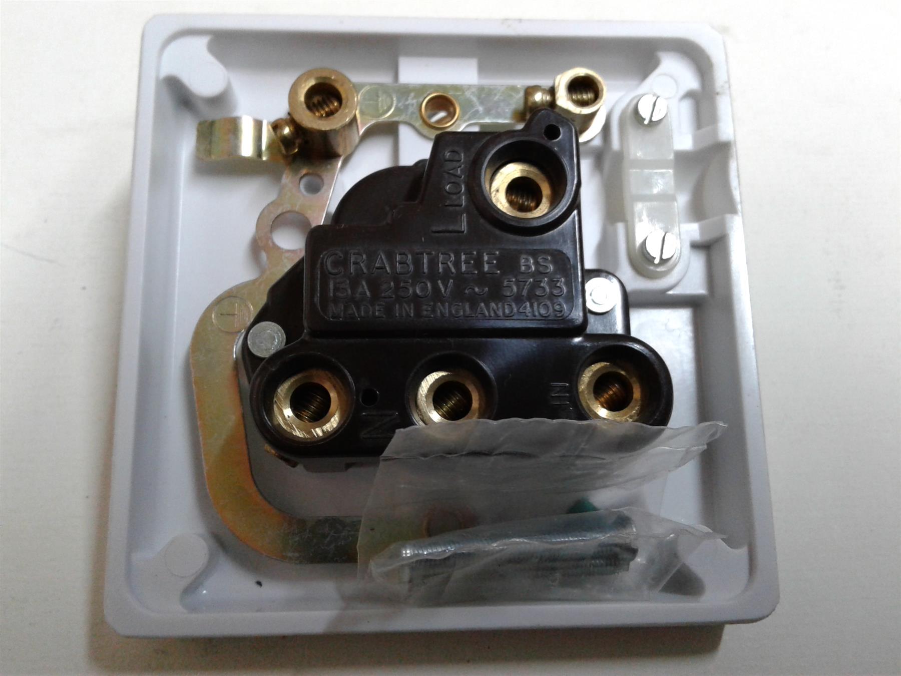 NEW CRABTREE 13A UNSWITCHED FUSE CONNECTION 4828 UNIT