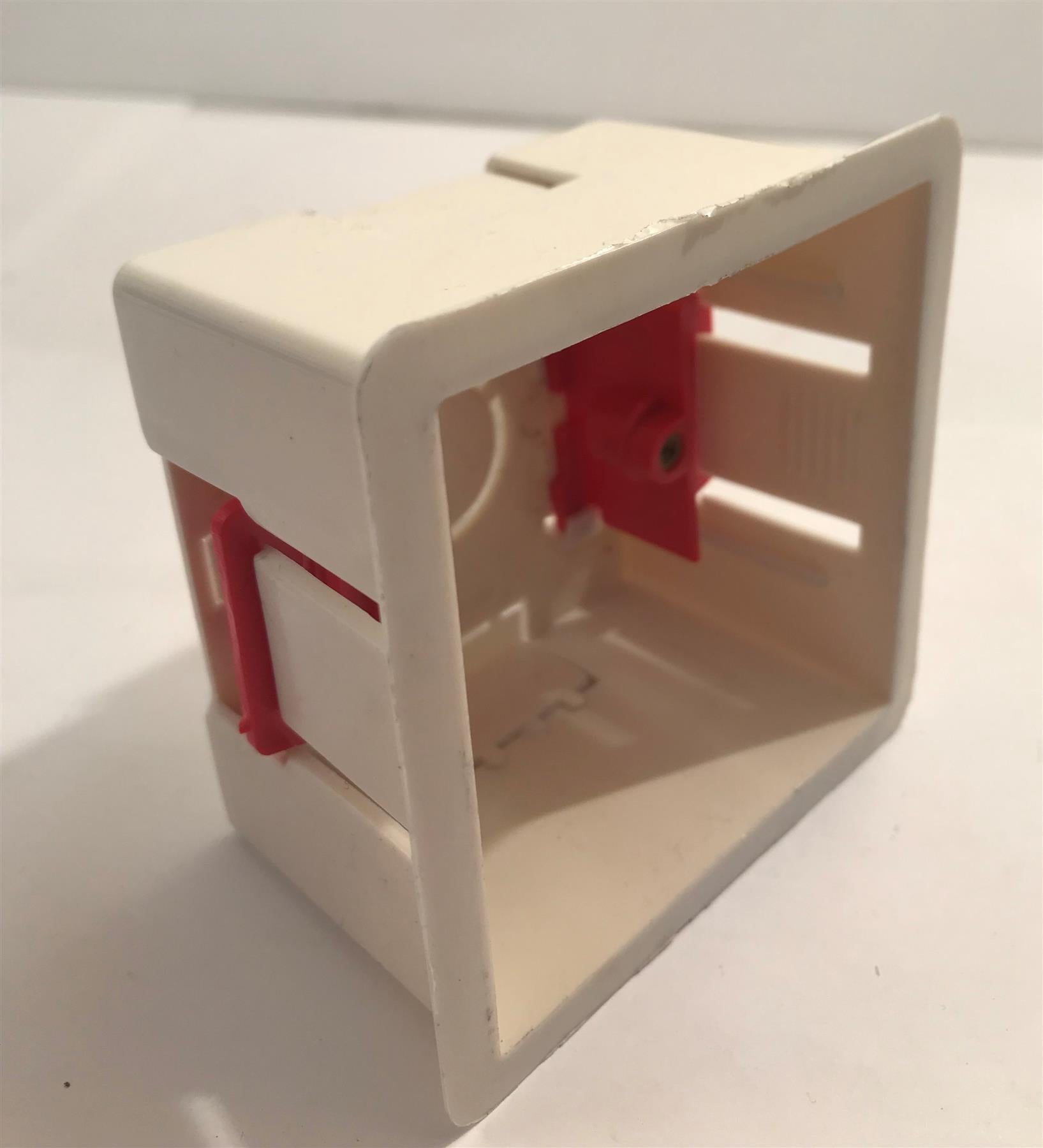 Selectric LG858-47 1 Gang Dry Lining Box 47mm Deep Flush Mount