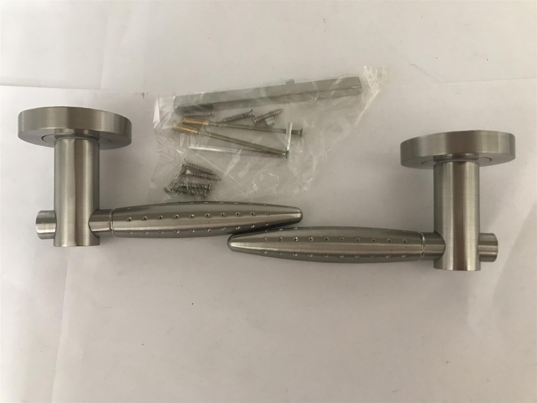 Buckingham Supreme Lever on Rose Satin Nickel 30016