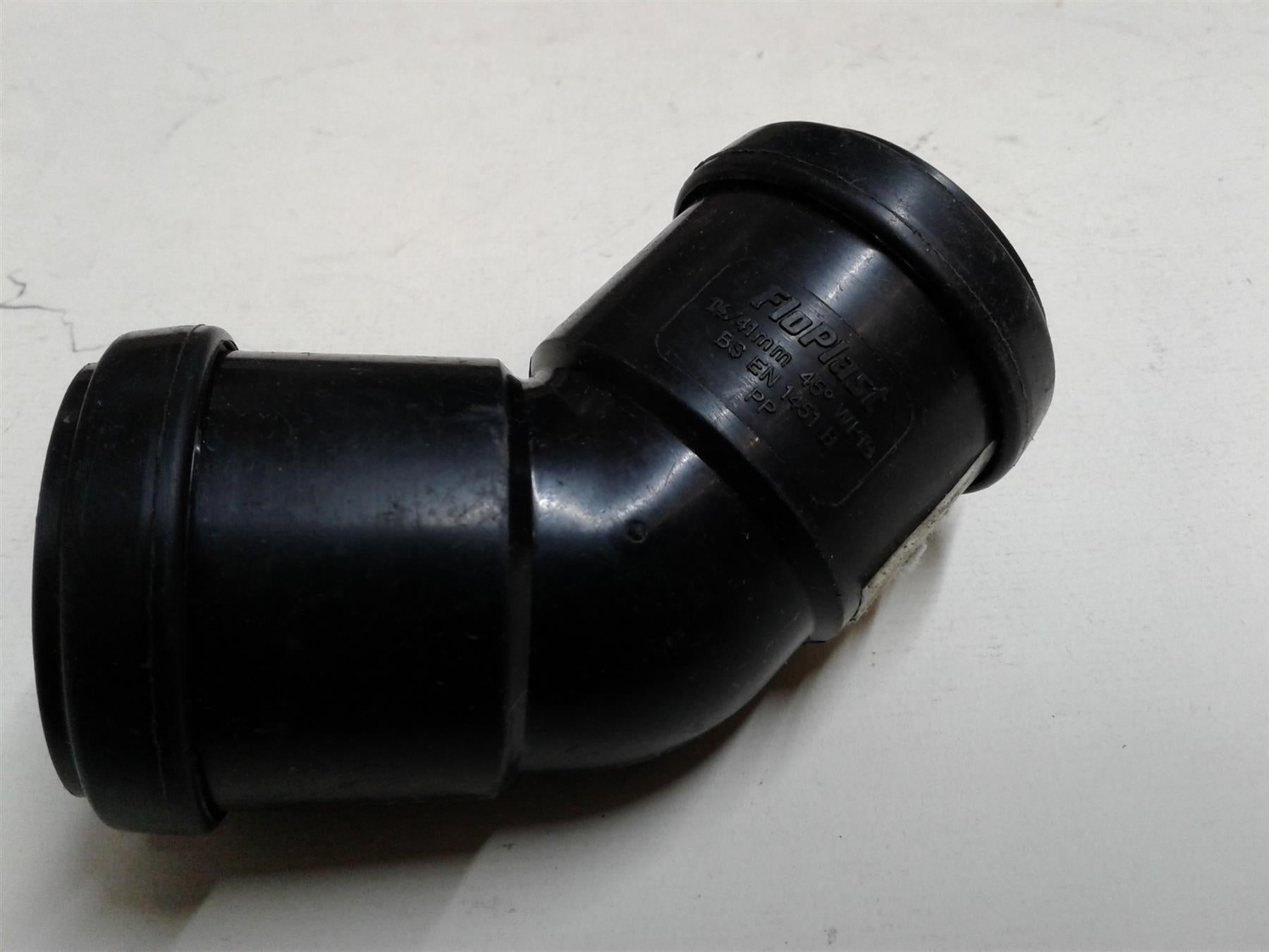 NEW FLOPLAST PUSH FIT 40MM WASTE PIPE BEND 45°(135°) PP BLACK WP19B