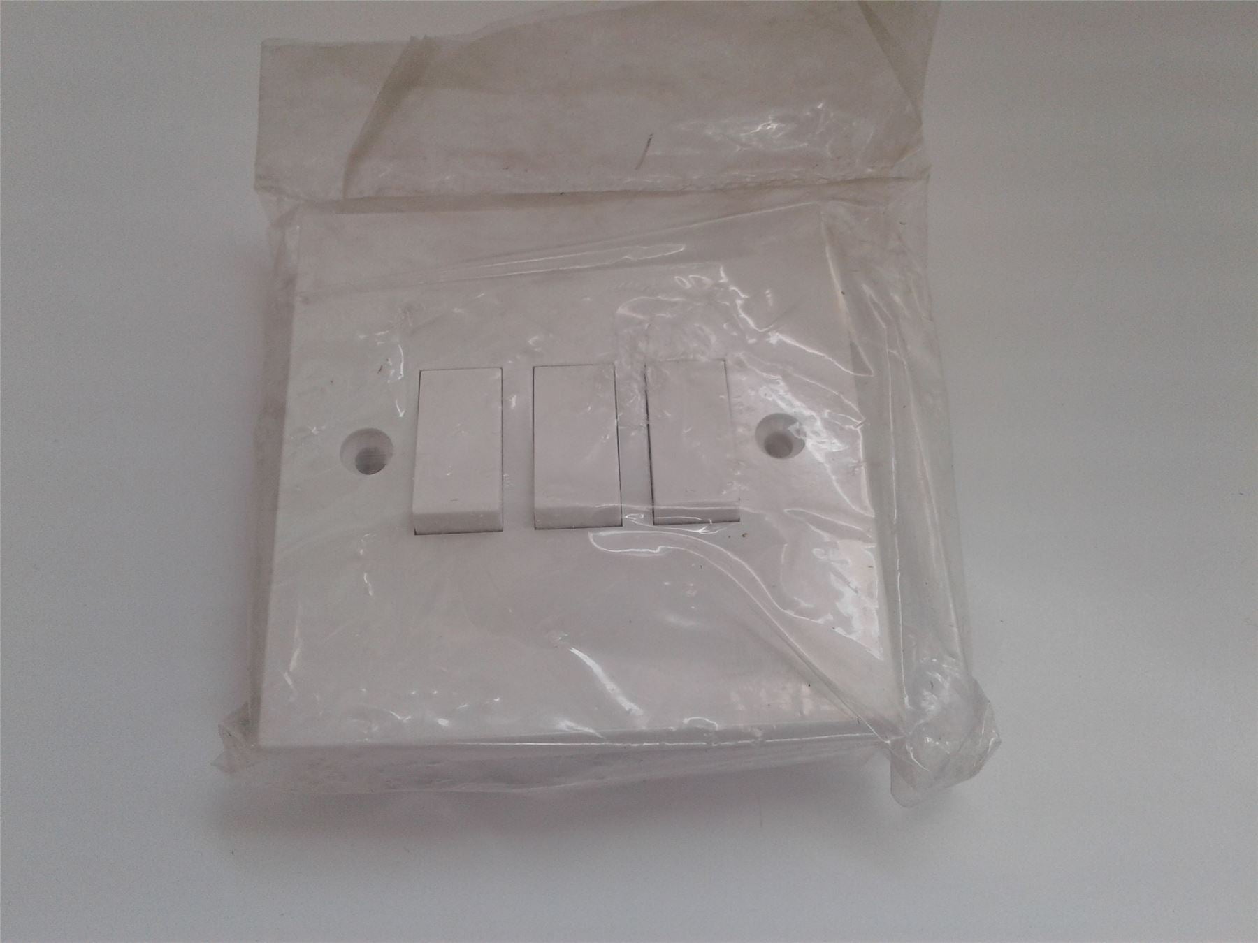3 Gang Triple 2 Way 10 Amp White Electric Lightswitch Light Switch
