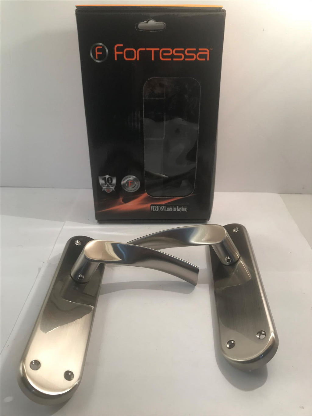 Fortessa FLATVER-SN Verto Latch on Backplate (no keyhole) Satin Nickel