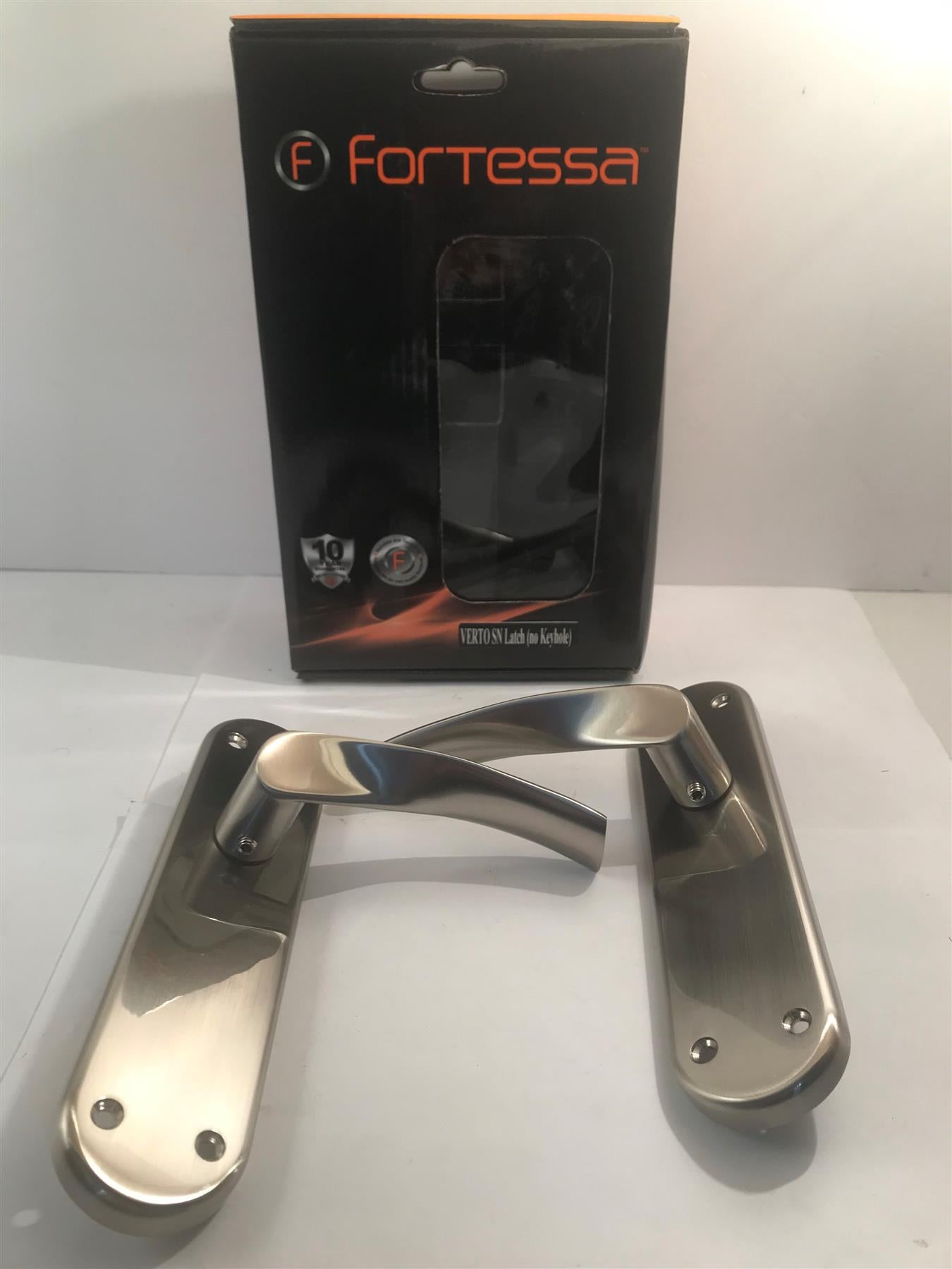 Fortessa FLATVER-SN Verto Latch on Backplate (no keyhole) Satin Nickel