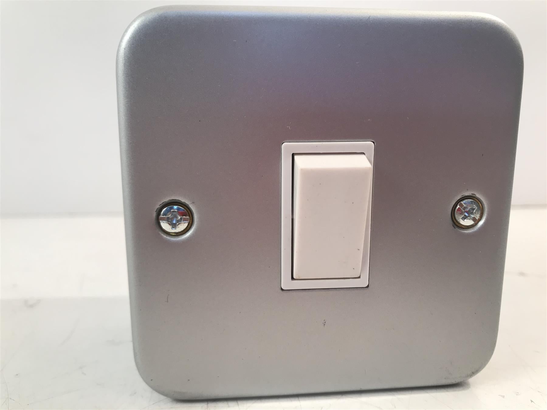POWERPOINT METAL CLAD LIGHTSWITCH 1 GAN