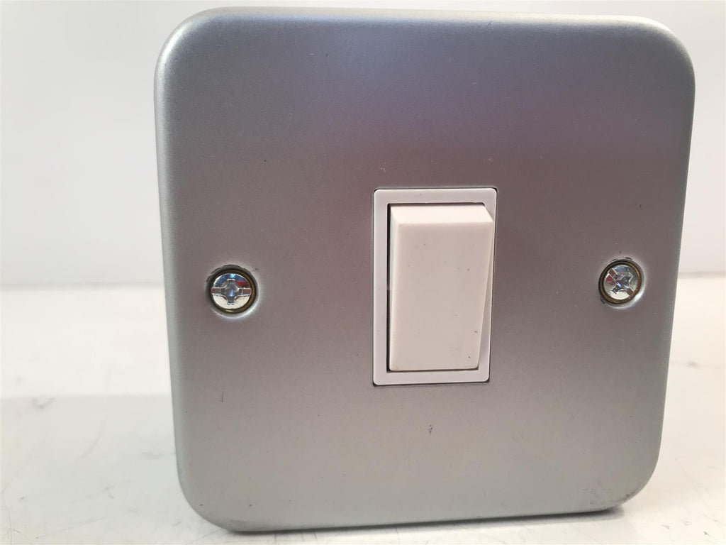 POWERPOINT METAL CLAD LIGHTSWITCH 1 GAN
