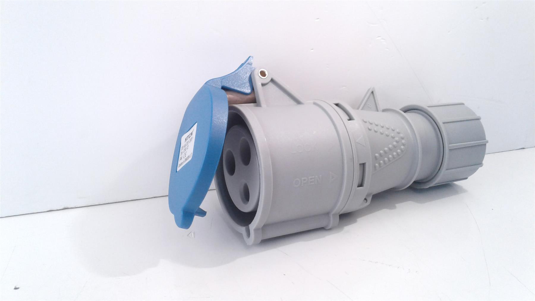240V 32AMP 3PIN SITE INDUSTRIAL PLUGS SOCKET FEMALE IP44 SPLASHPROOF