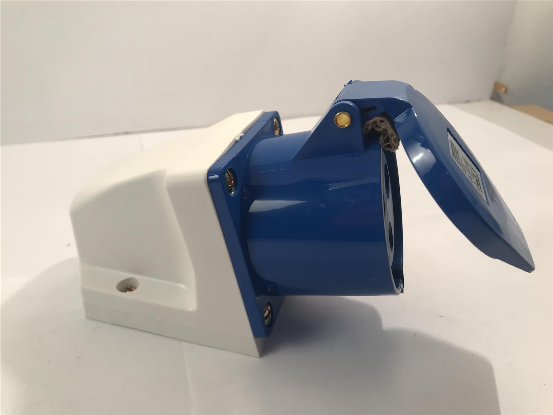 PowerMaster 32A 230V 3 Pin Surface-Mountable Socket 457049