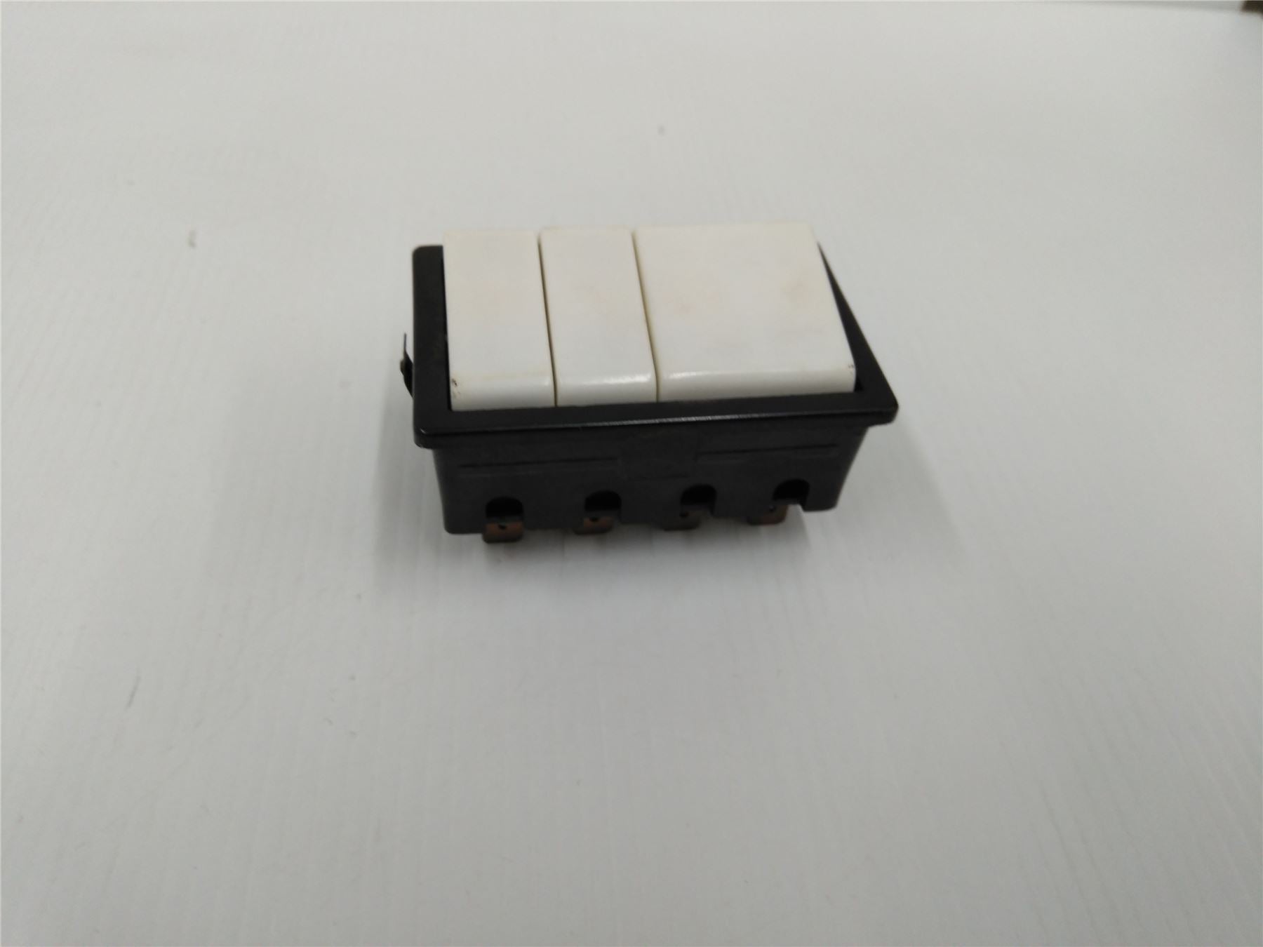 NEW VOKERA TRIPLE ROCKER SWITCH 4157