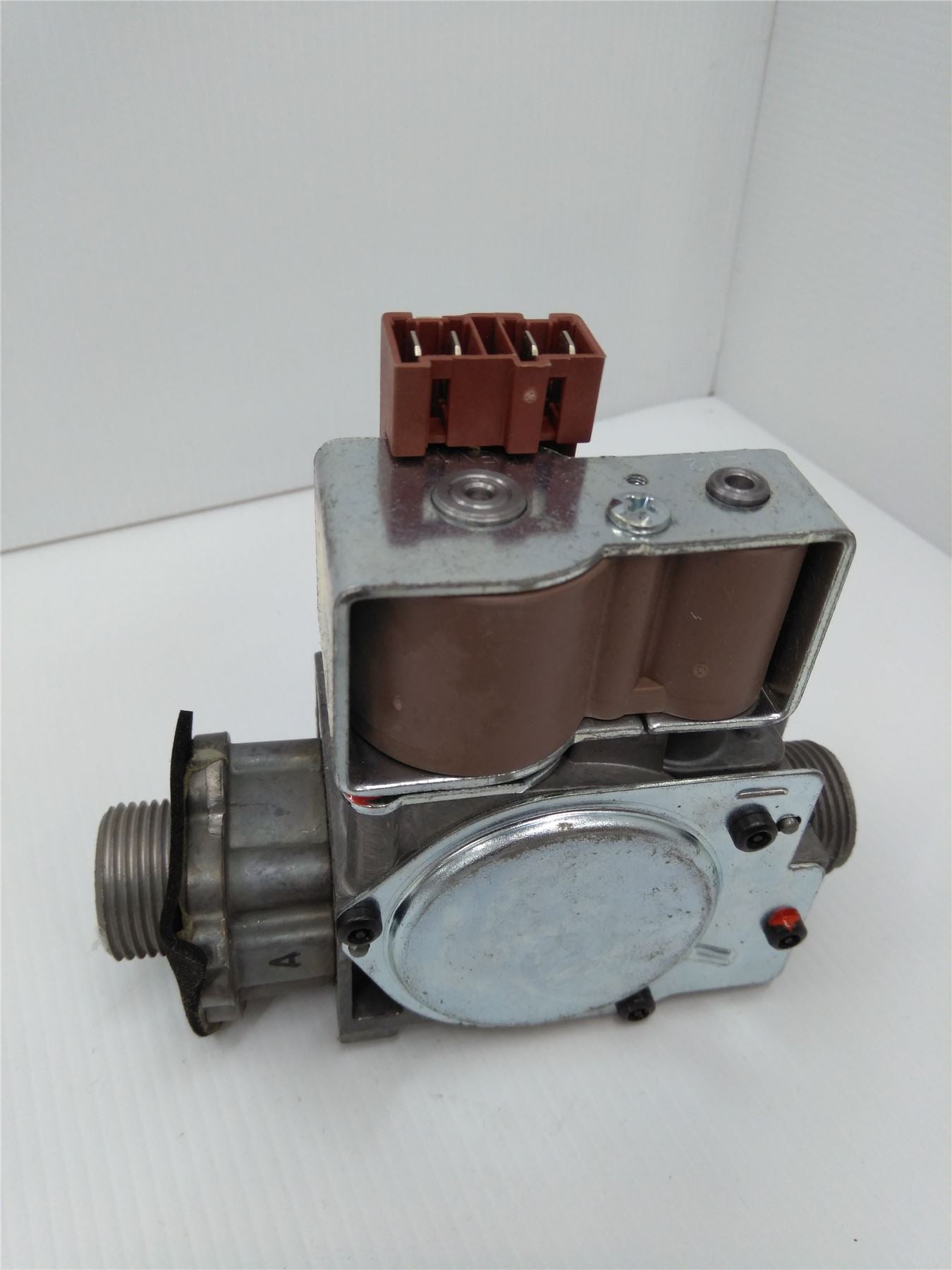 NEW WORCESTER BOSCH GAS VALVE 87161113250