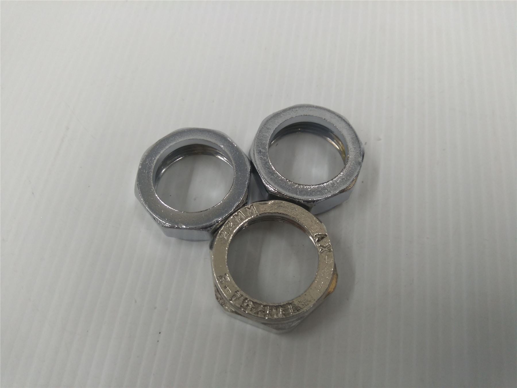 NEW SILVER NUT 22mm FITTING – PACK OF 3