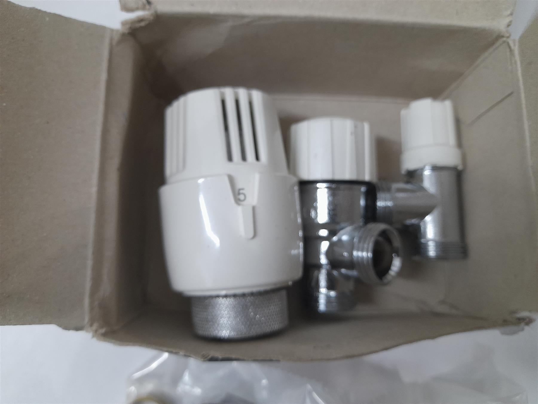Entity 15mm White Angled Thermostatic Radiator Valve & Lockshield