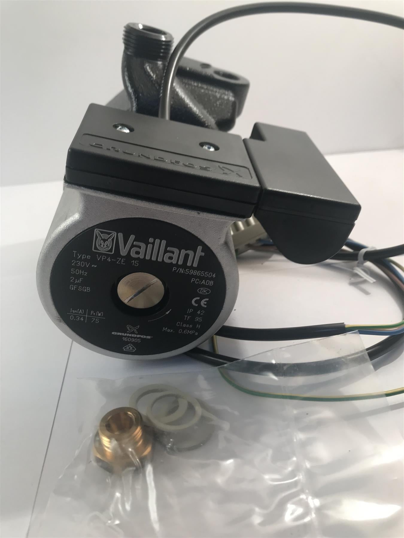 New Vaillant Pump 160909 VP4-ZE 15  59865504
