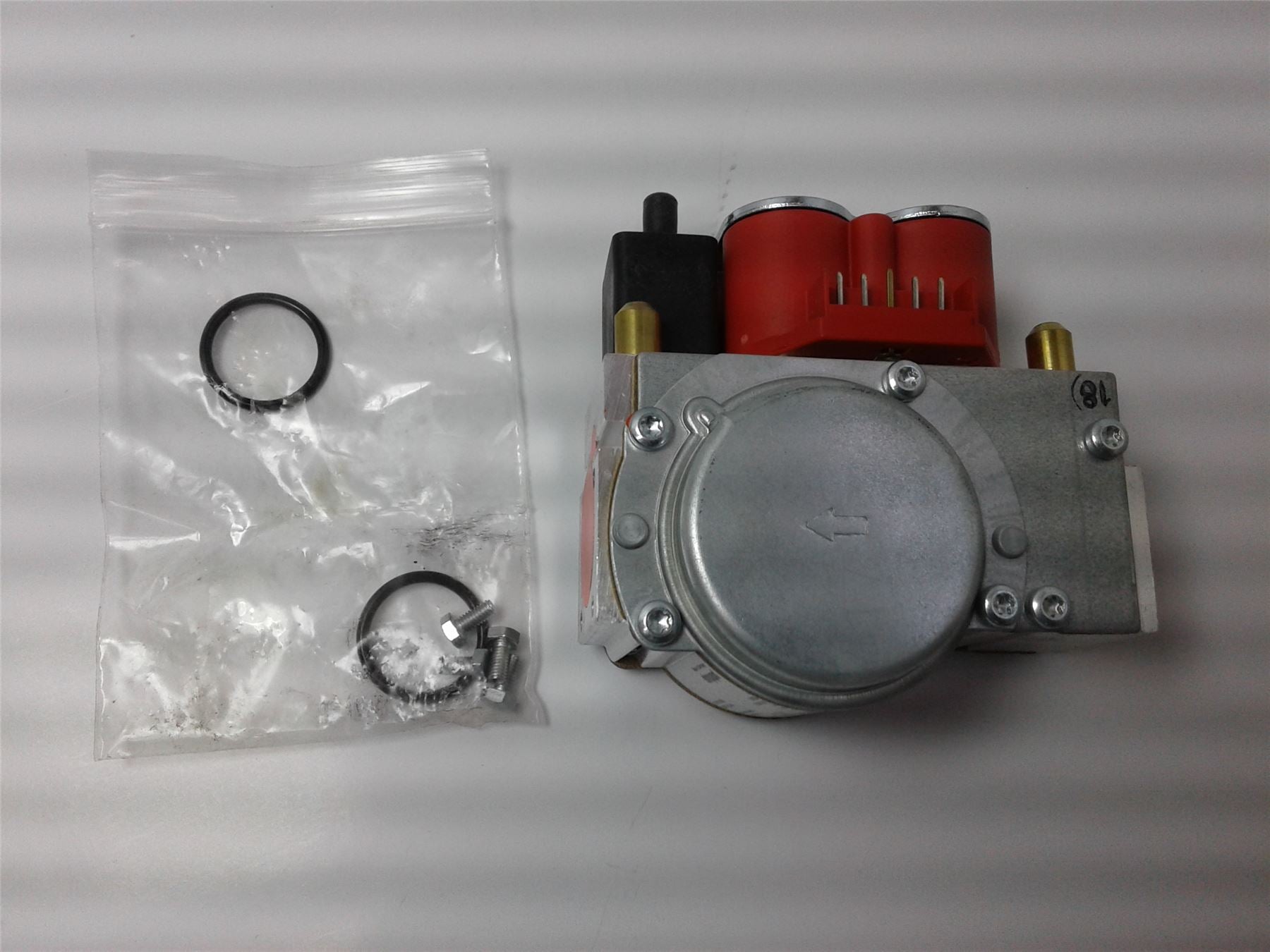 NEW WORCESTER 87161567660 GAS VALVE 28I DUNGS BRAND