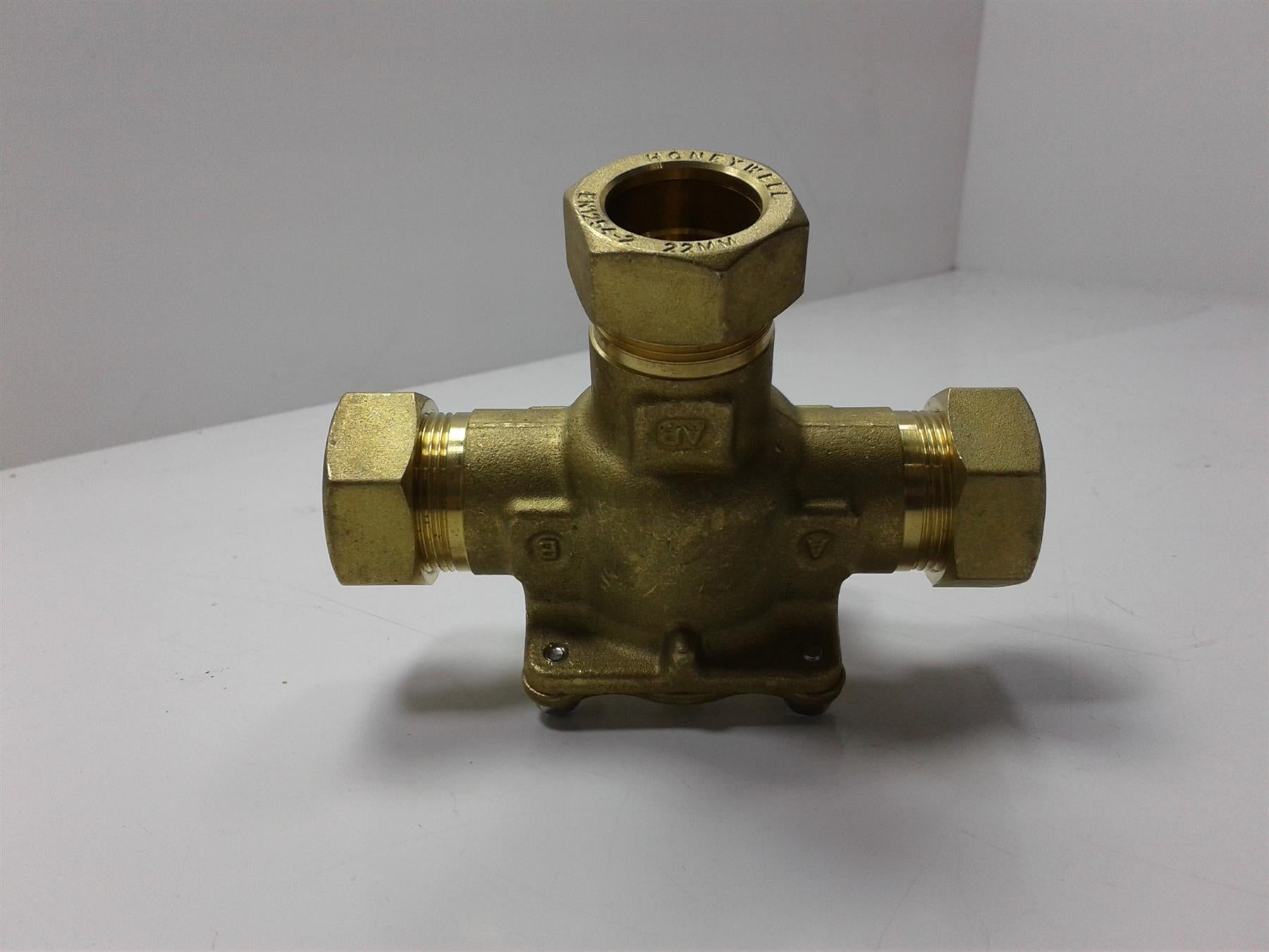 NEW HONEYWELL EN1204-2  22MM 3 PORT VALVE BODY ONLY