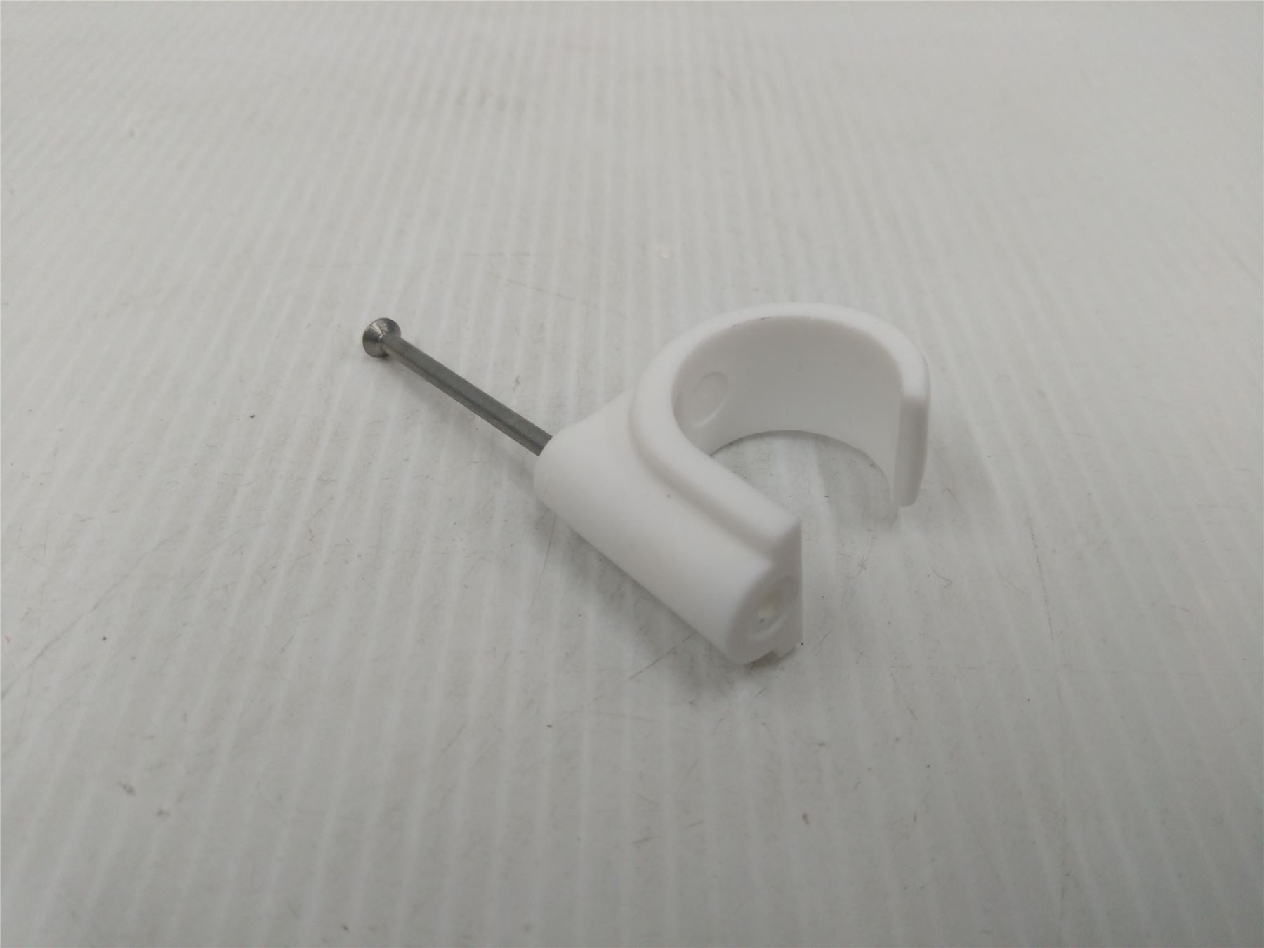 NEW FM PRODUCTS 22mm MASONRY NAIL PIPE CLIP WHITE M102 - BOX OF 100