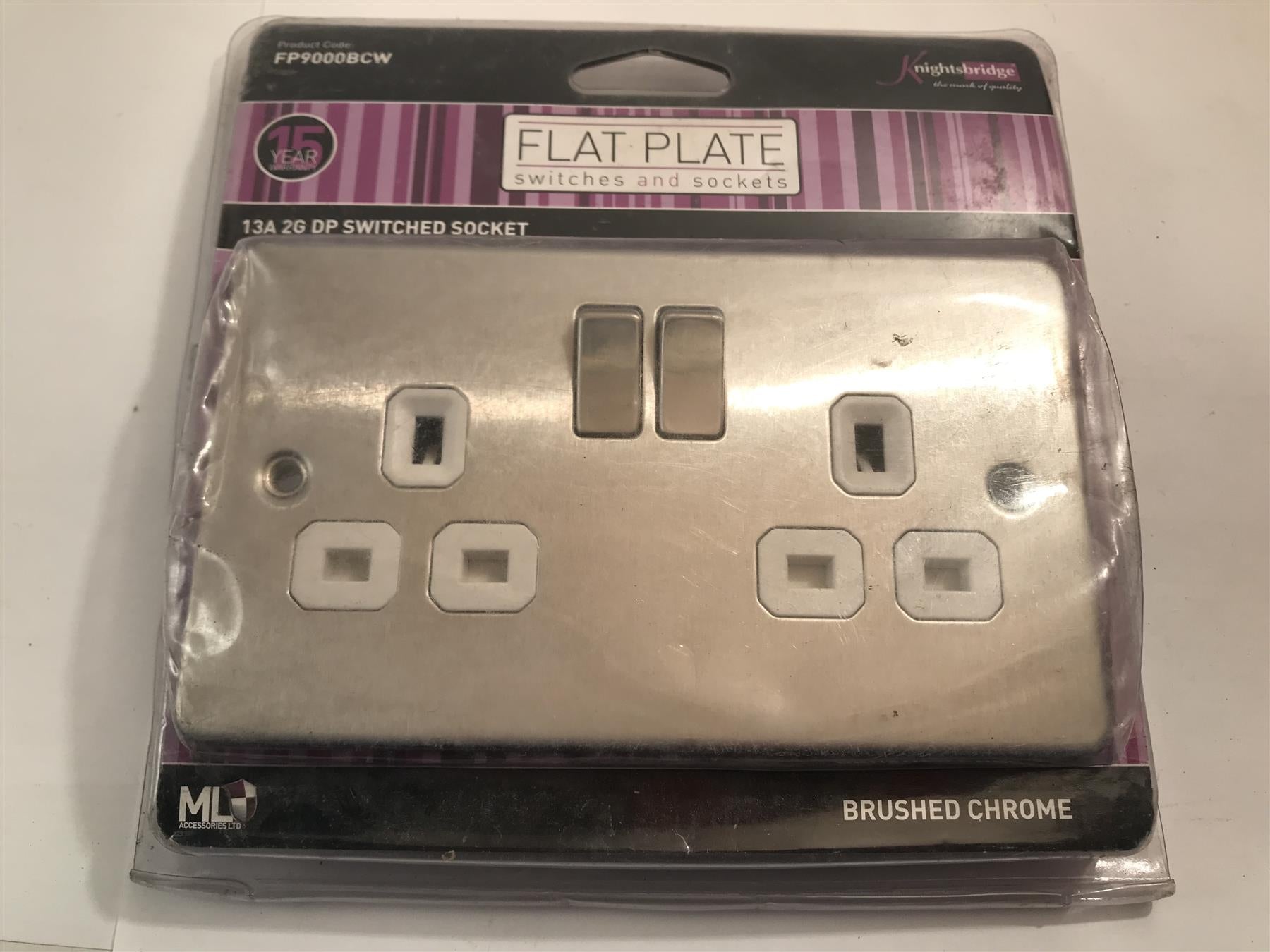 Knightsbridge Chrome 13a 2 Gang Switched Socket White Insert FP9000BCW