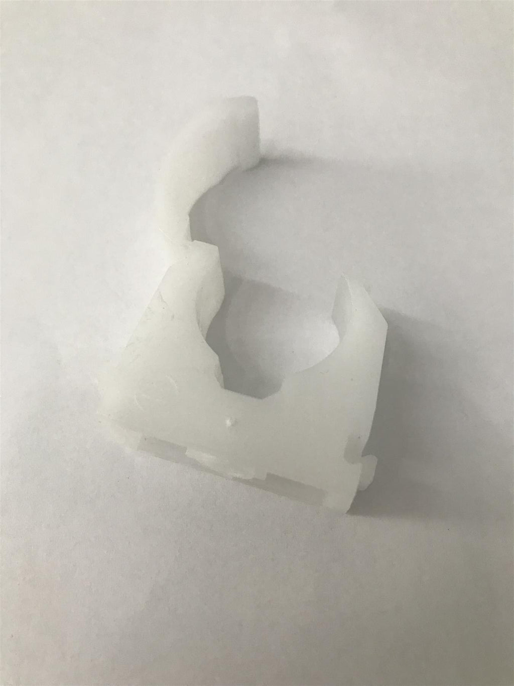 Talon TS22 TS Single Hinged Pipe Clip, White, 22mm Pack of 20