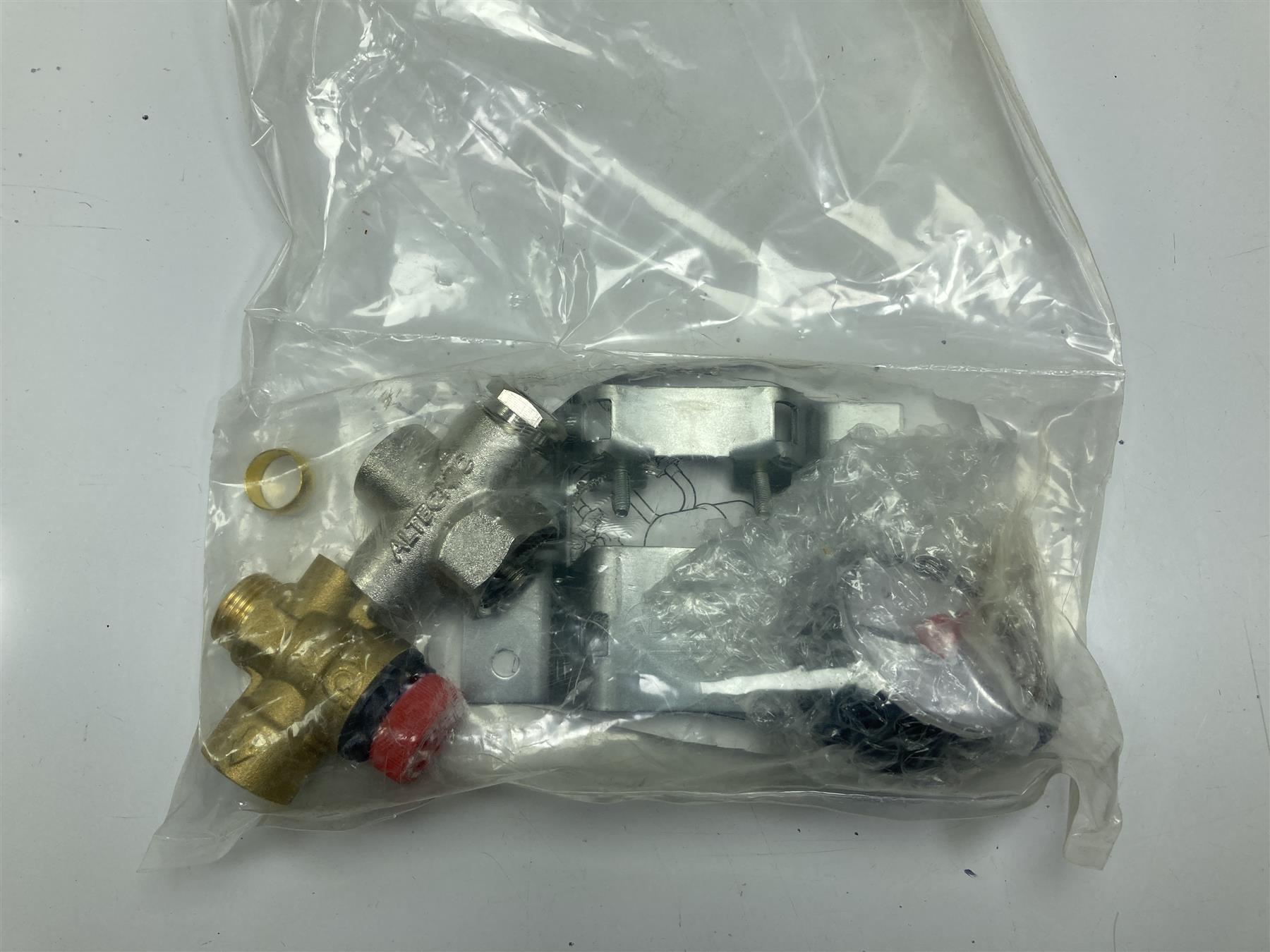 Zilmet Heating Expansion Vessels25 Litre with Free Wall Bracket