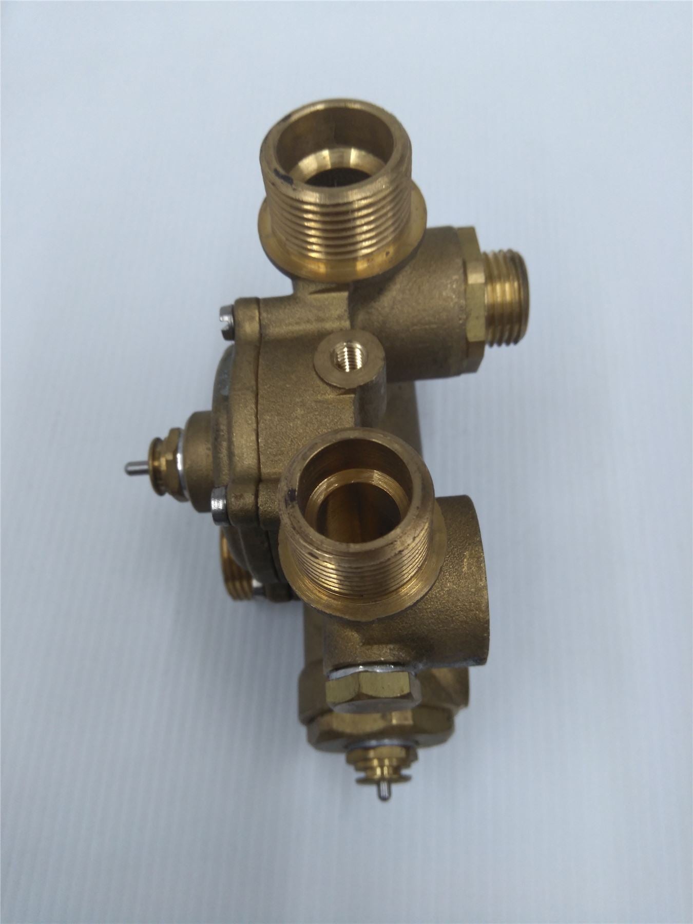 VOKERA MAXIN 24E/28E DIVERTER VALVE 8533