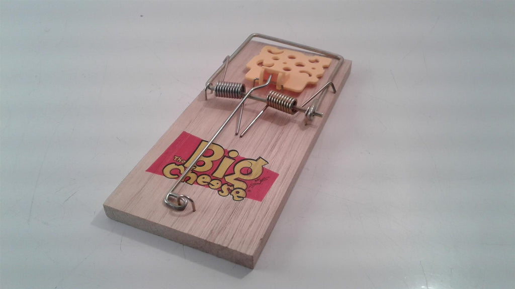 STV Traditional style wooden baited rat trap STV110