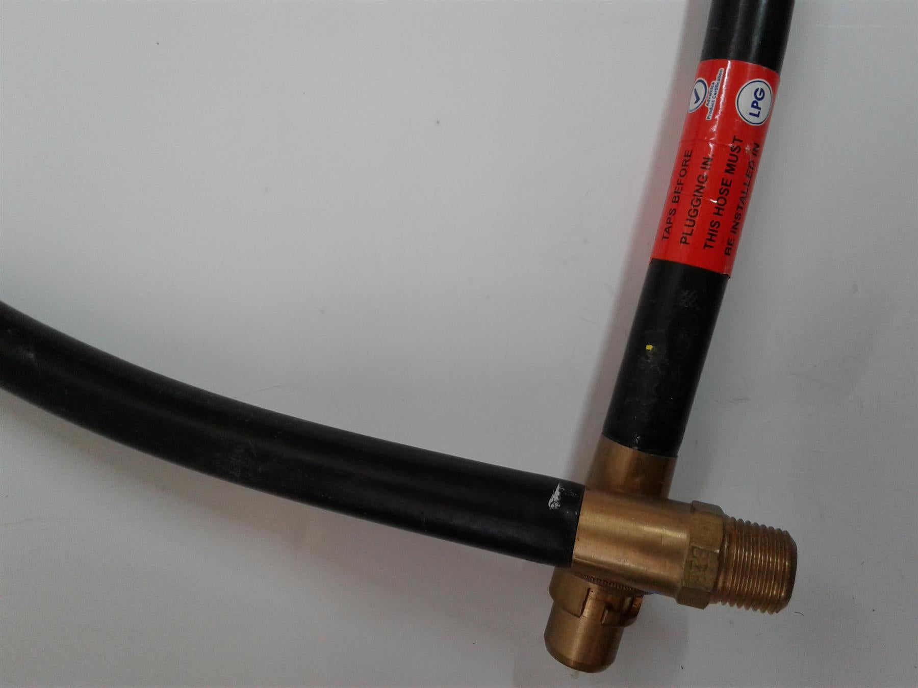 Universal Gas Cooker Hose Pipe With Bayonet Fitting 4 ft long x 1/2"Diameter