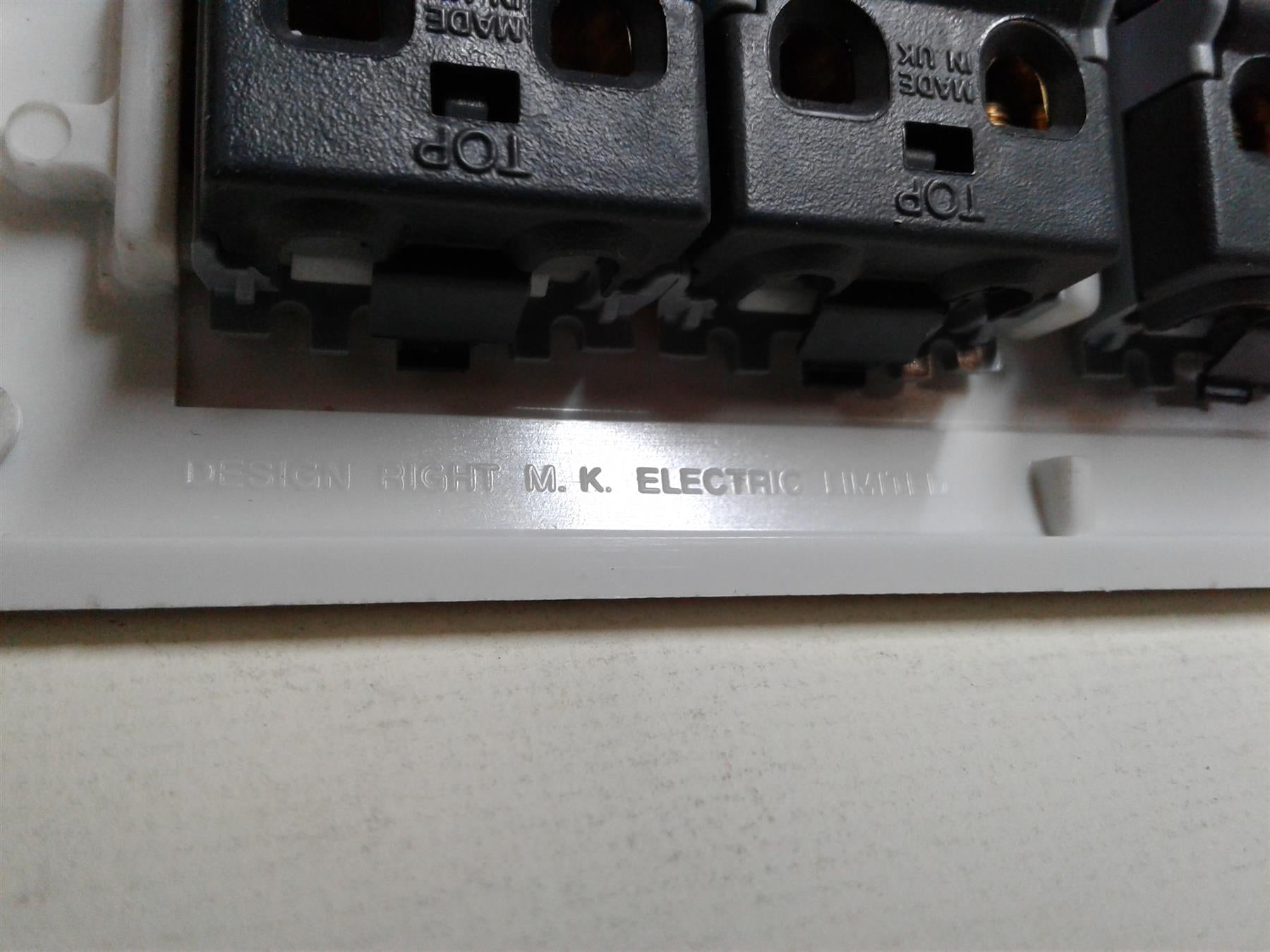 NEW MK LOGIC PLUS 2 GANG 2 WAY LIGHT PLATE SWITCH K4874 WHI
