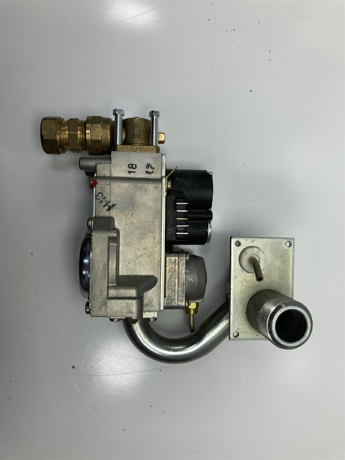 Honeywell VK4115V Gas Valve 1.011846 - 462273